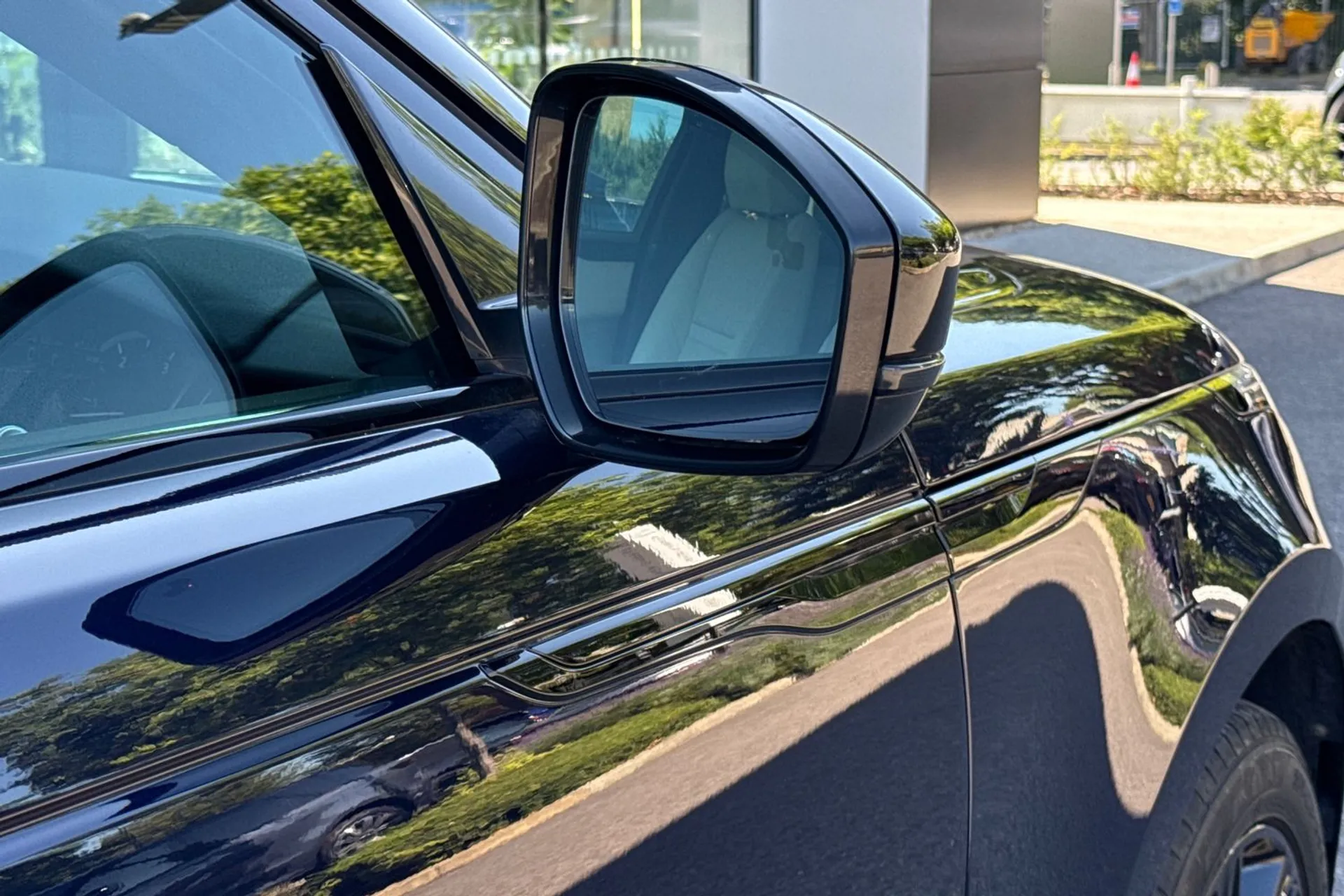 LAND ROVER RANGE ROVER VELAR thumbnail image number 11