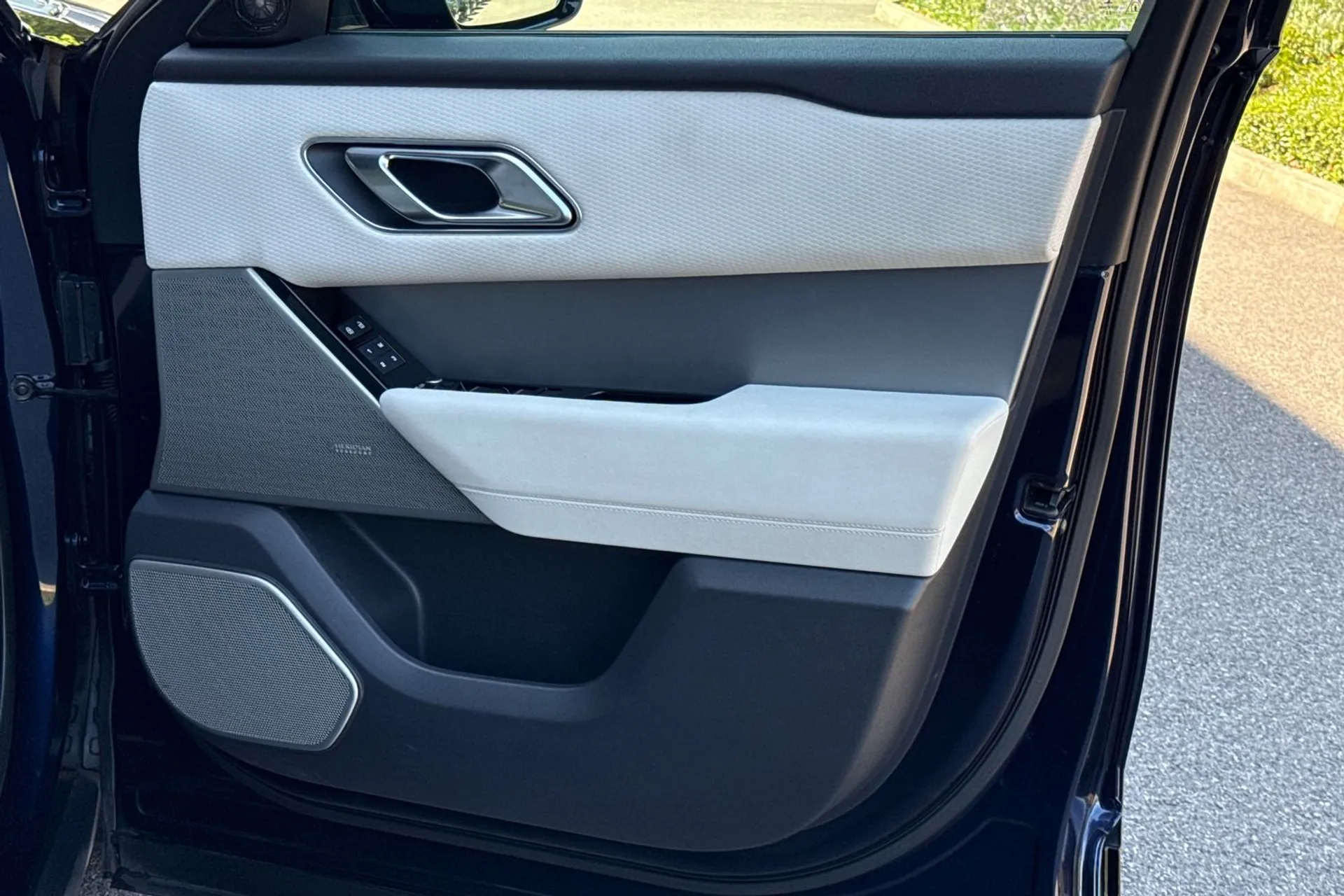 LAND ROVER RANGE ROVER VELAR thumbnail image number 61