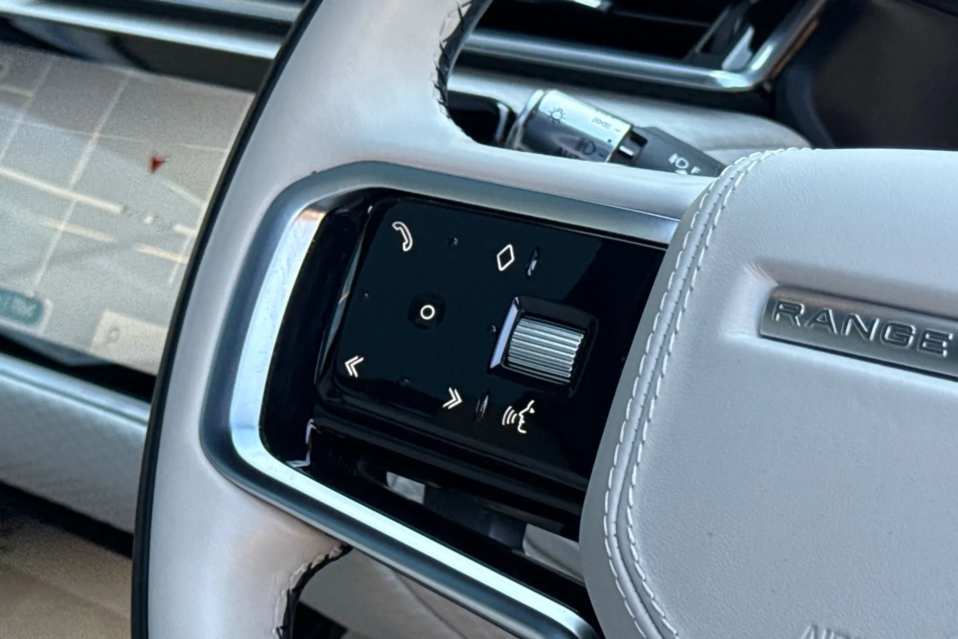 LAND ROVER RANGE ROVER VELAR thumbnail image number 50