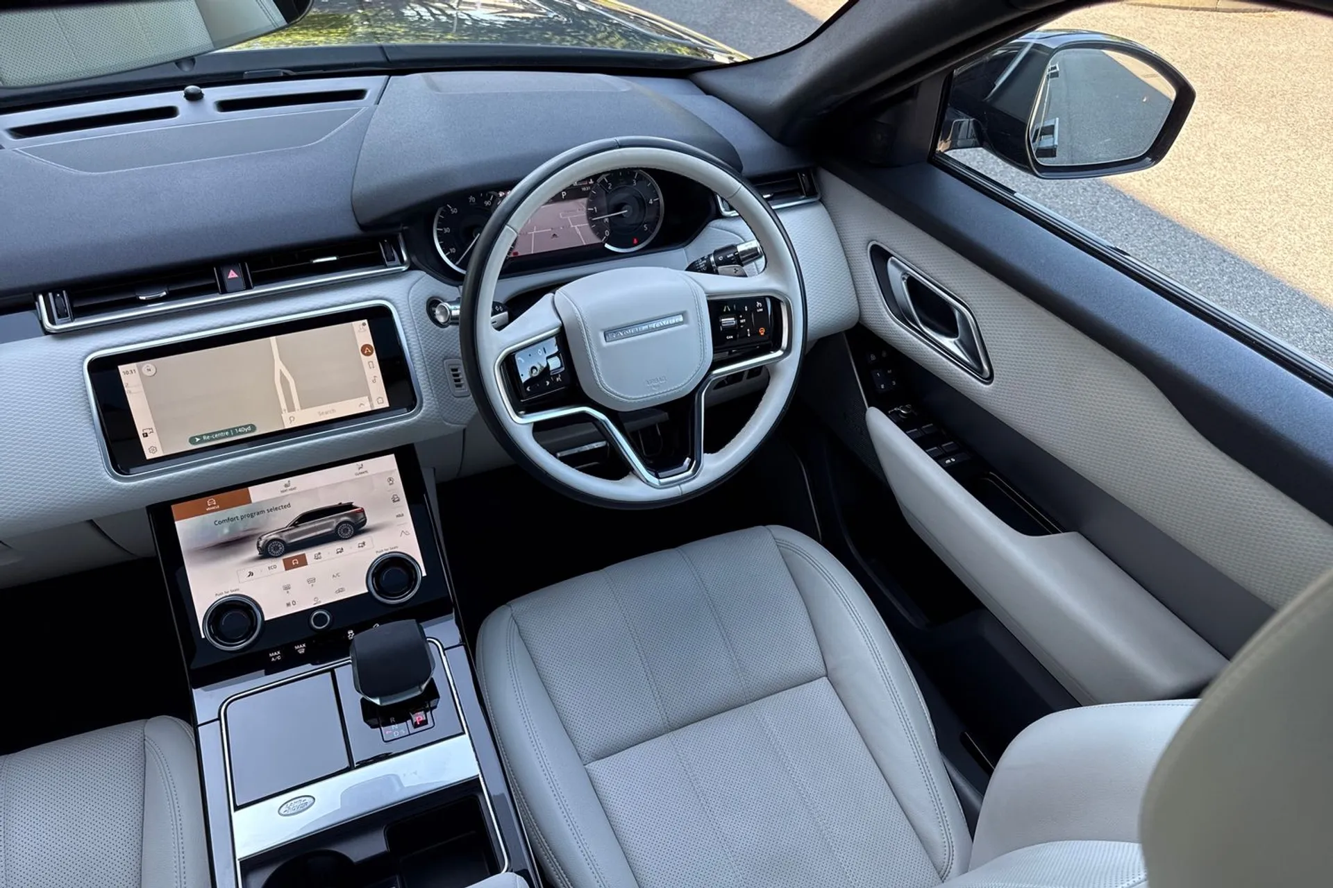 LAND ROVER RANGE ROVER VELAR thumbnail image number 31