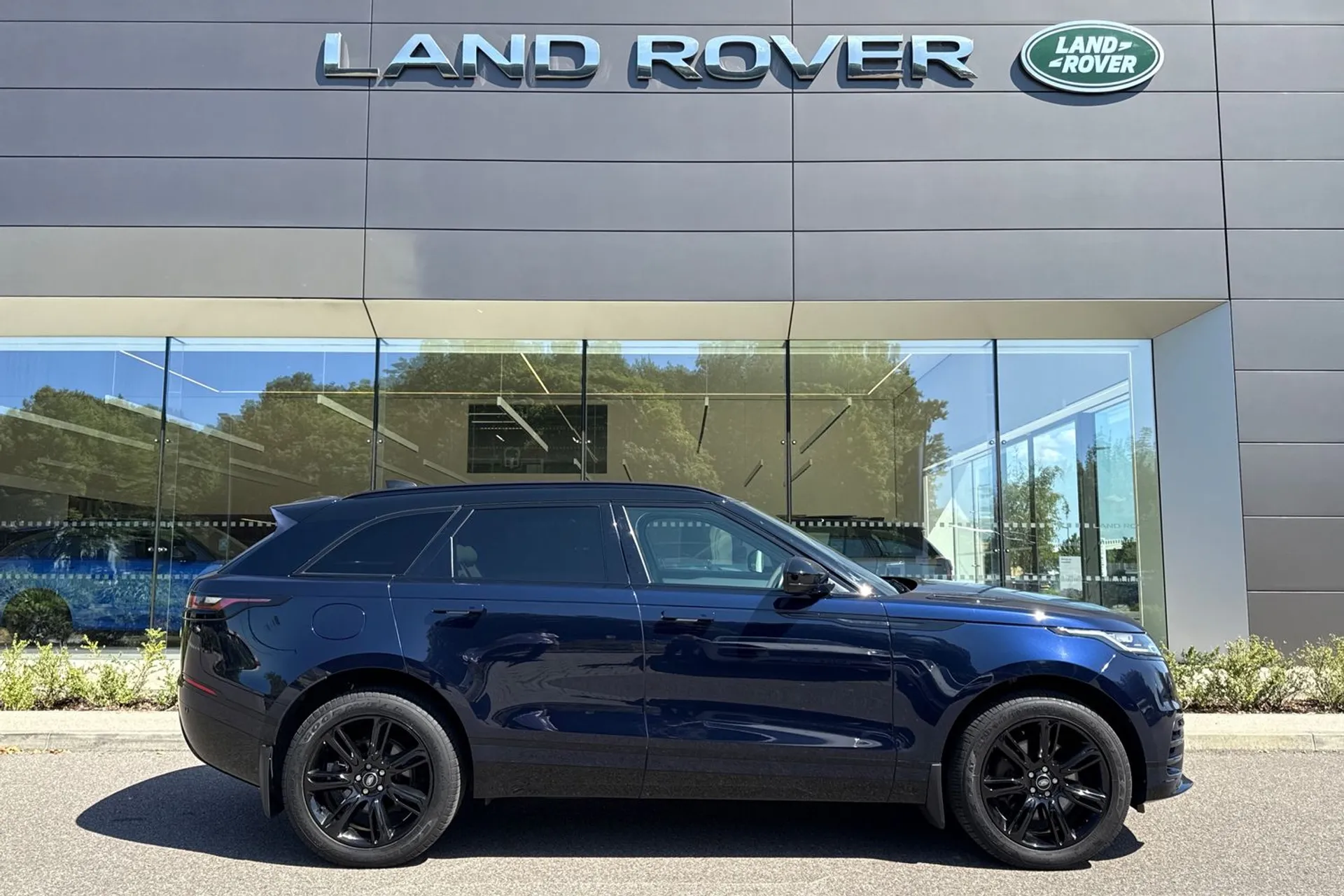 LAND ROVER RANGE ROVER VELAR thumbnail image number 2