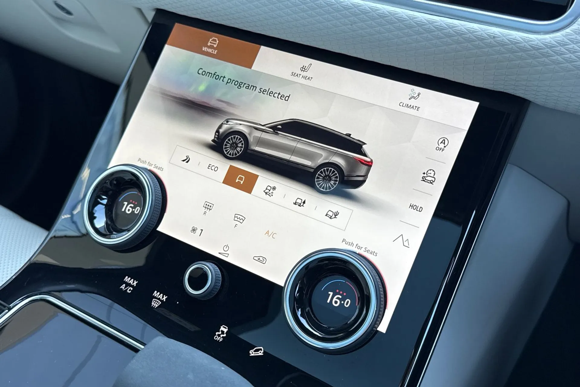 LAND ROVER RANGE ROVER VELAR thumbnail image number 53