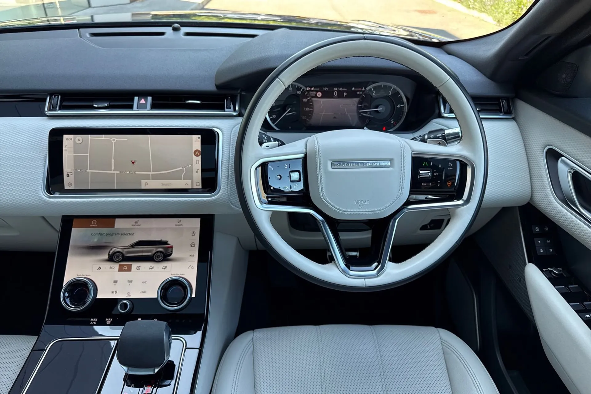 LAND ROVER RANGE ROVER VELAR thumbnail image number 30