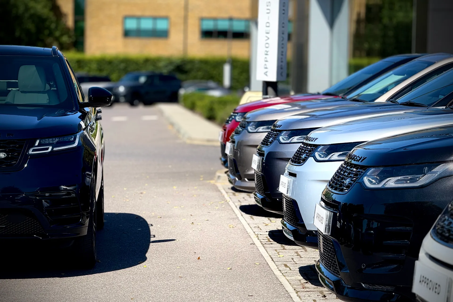LAND ROVER RANGE ROVER VELAR thumbnail image number 18