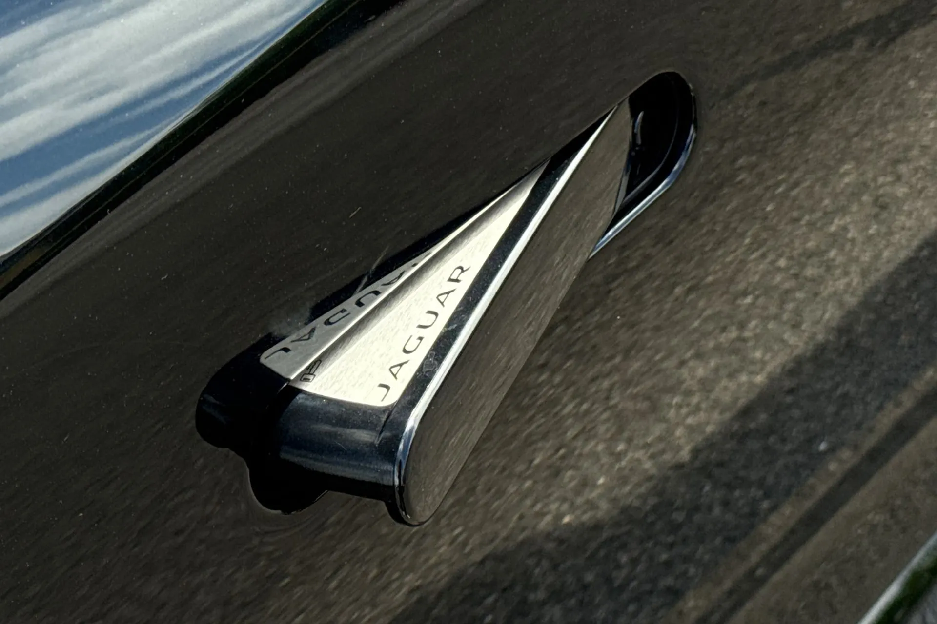 Jaguar F-TYPE thumbnail image number 23