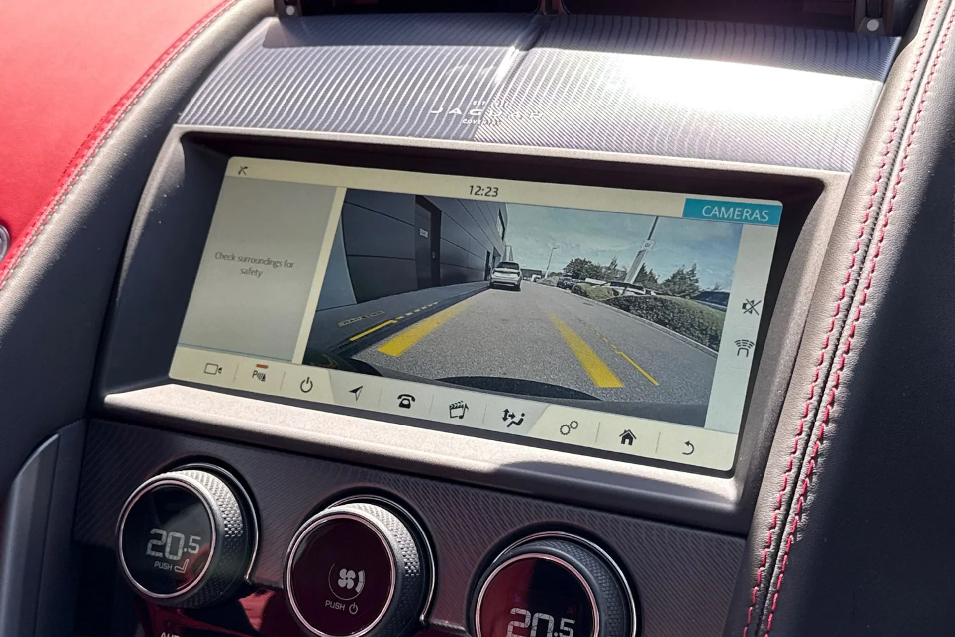 Jaguar F-TYPE thumbnail image number 6