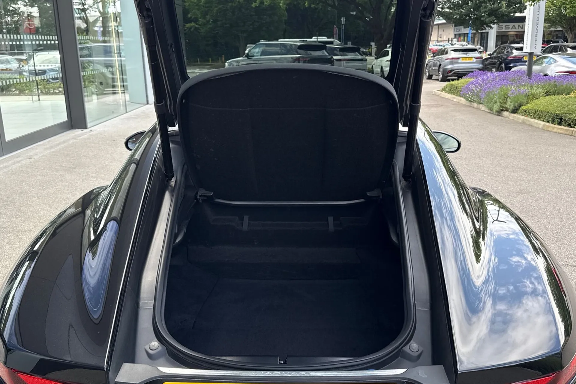 Jaguar F-TYPE thumbnail image number 33