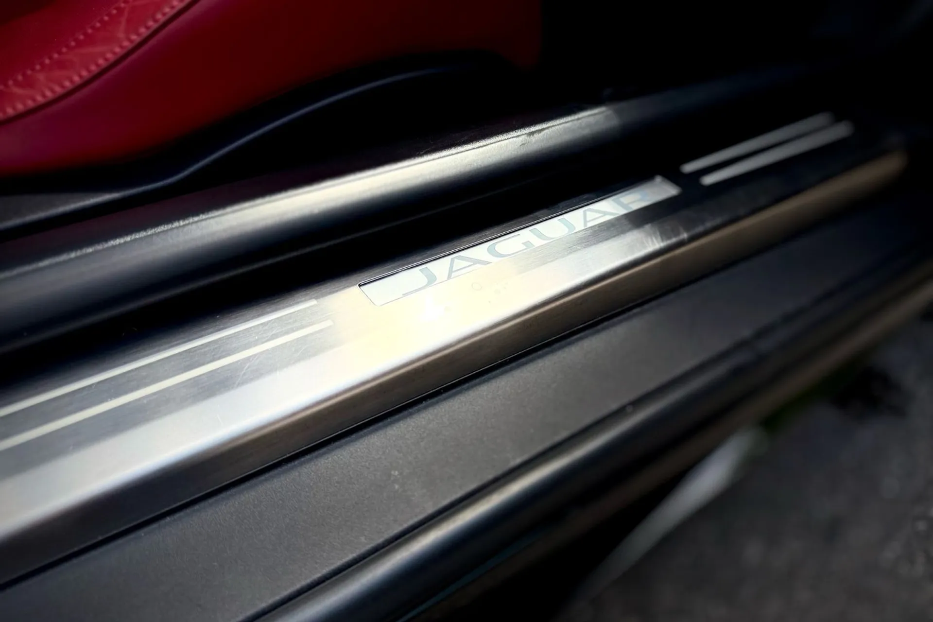 Jaguar F-TYPE thumbnail image number 37