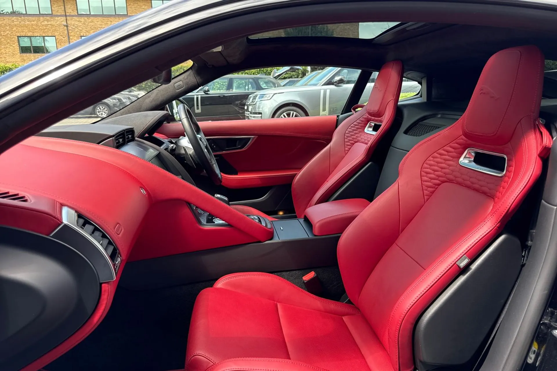Jaguar F-TYPE thumbnail image number 42