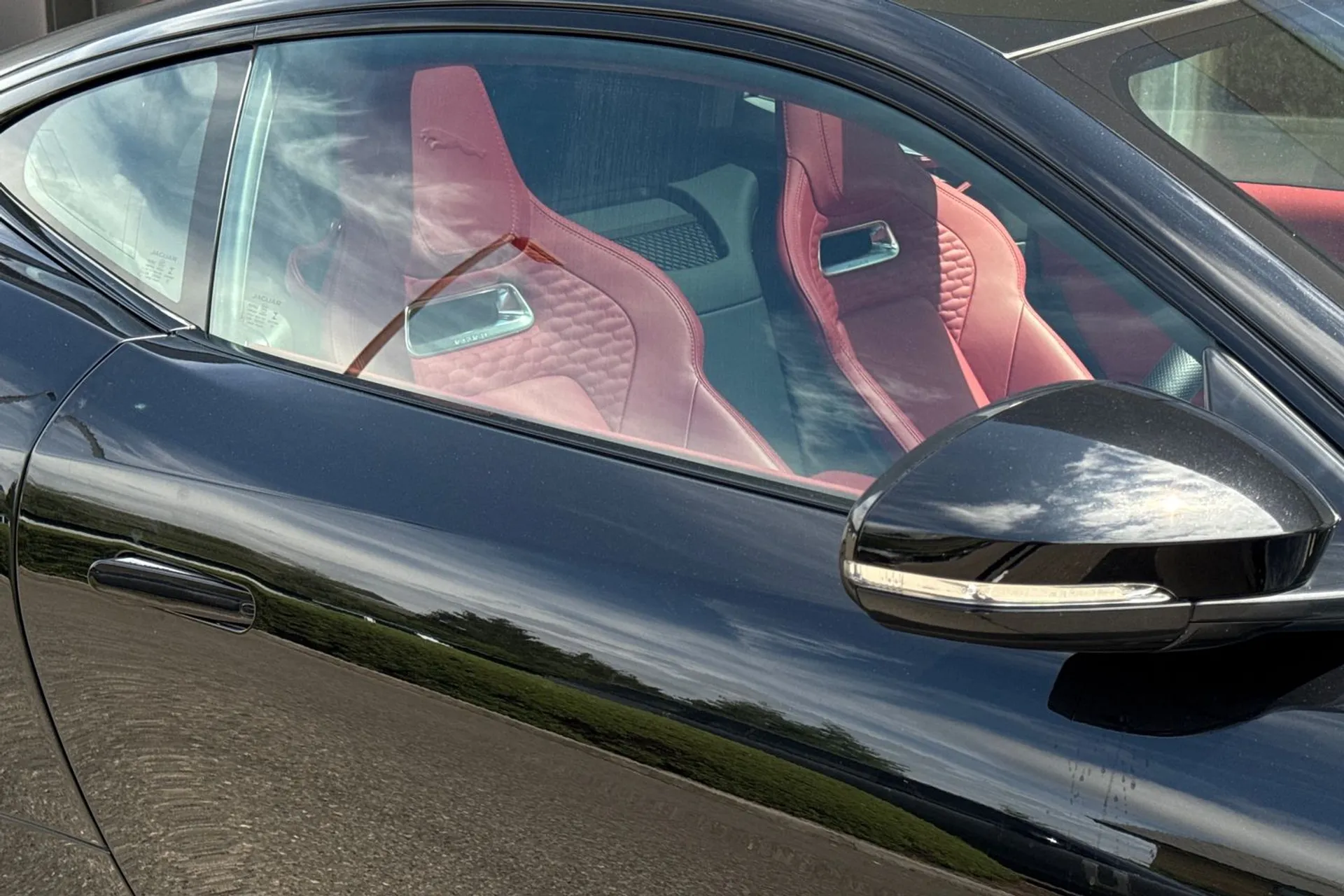 Jaguar F-TYPE thumbnail image number 21