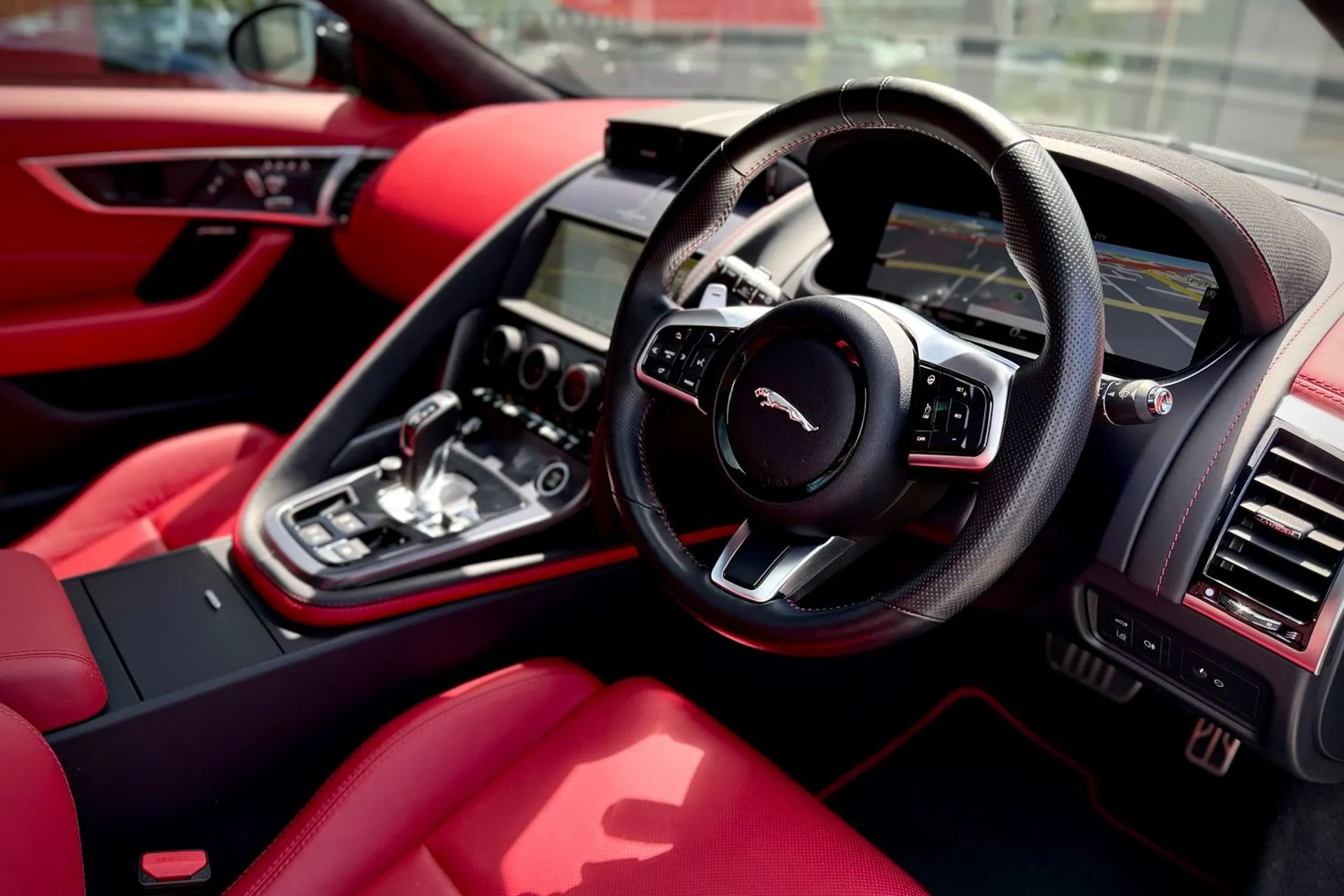 Jaguar F-TYPE thumbnail image number 39