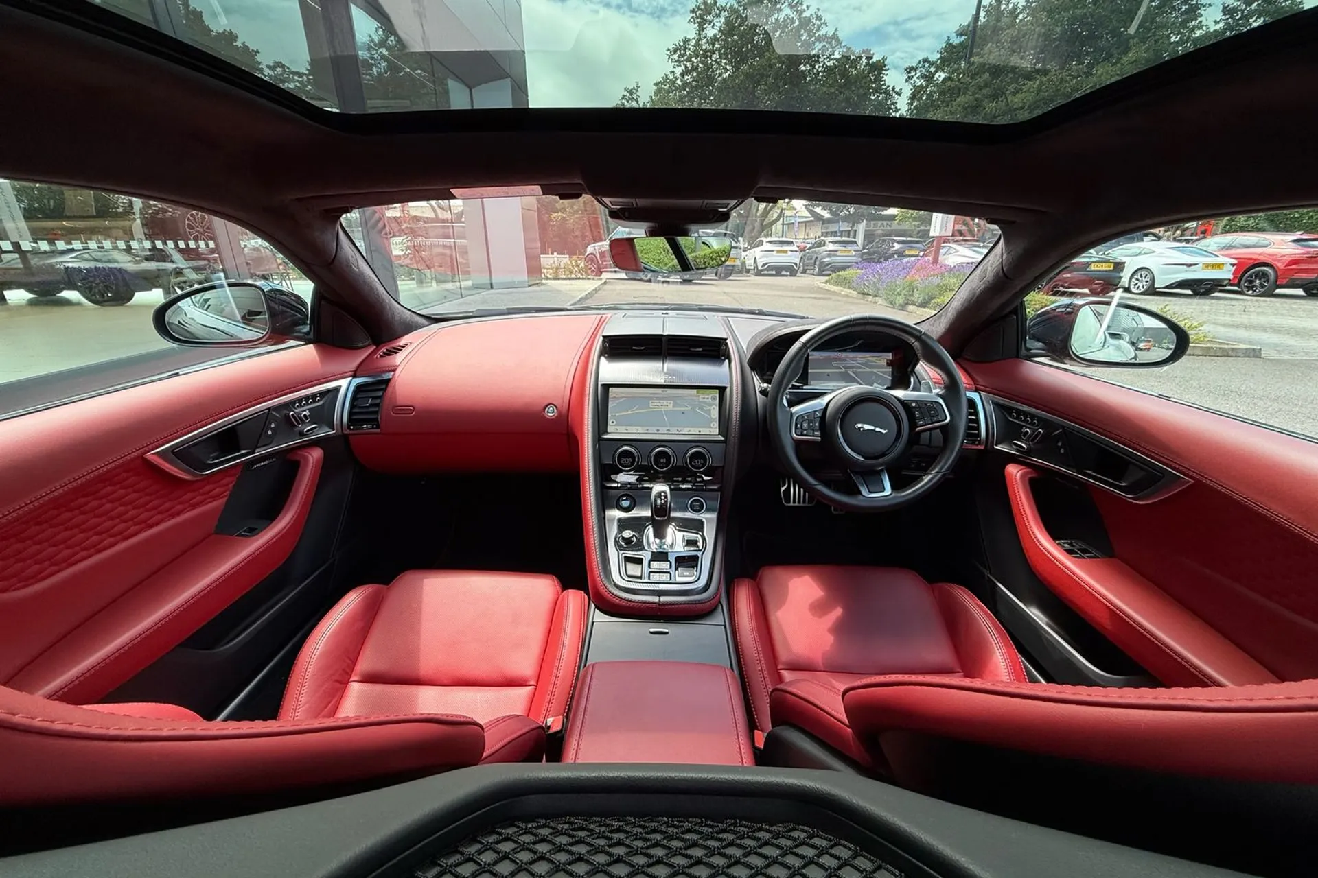 Jaguar F-TYPE thumbnail image number 3
