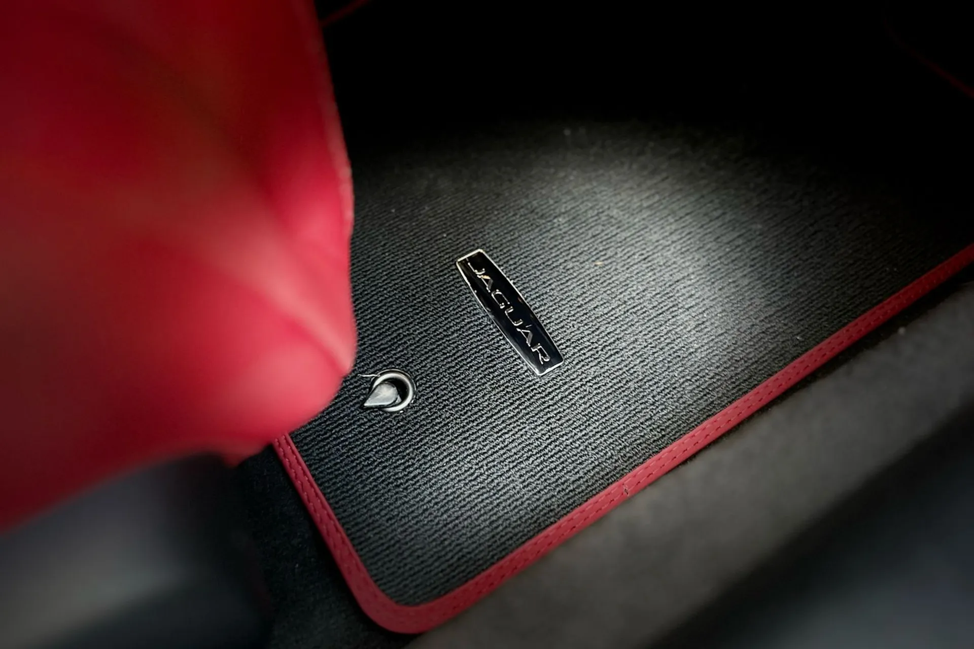 Jaguar F-TYPE thumbnail image number 35