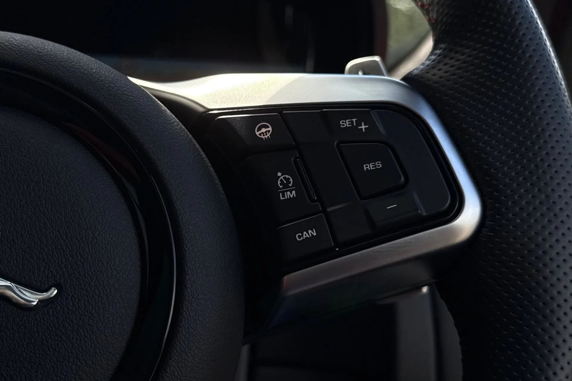 Jaguar F-TYPE thumbnail image number 46