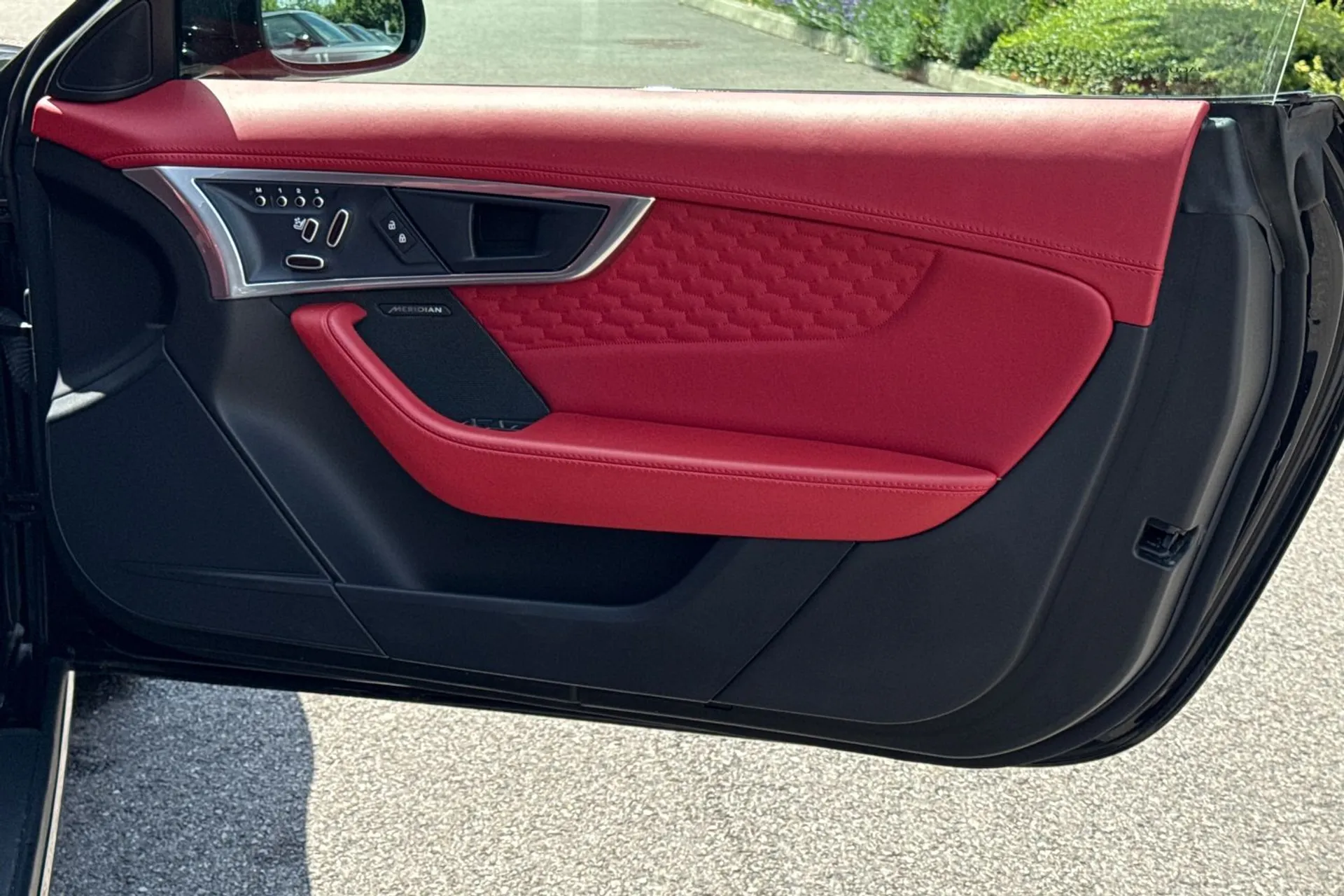 Jaguar F-TYPE thumbnail image number 50