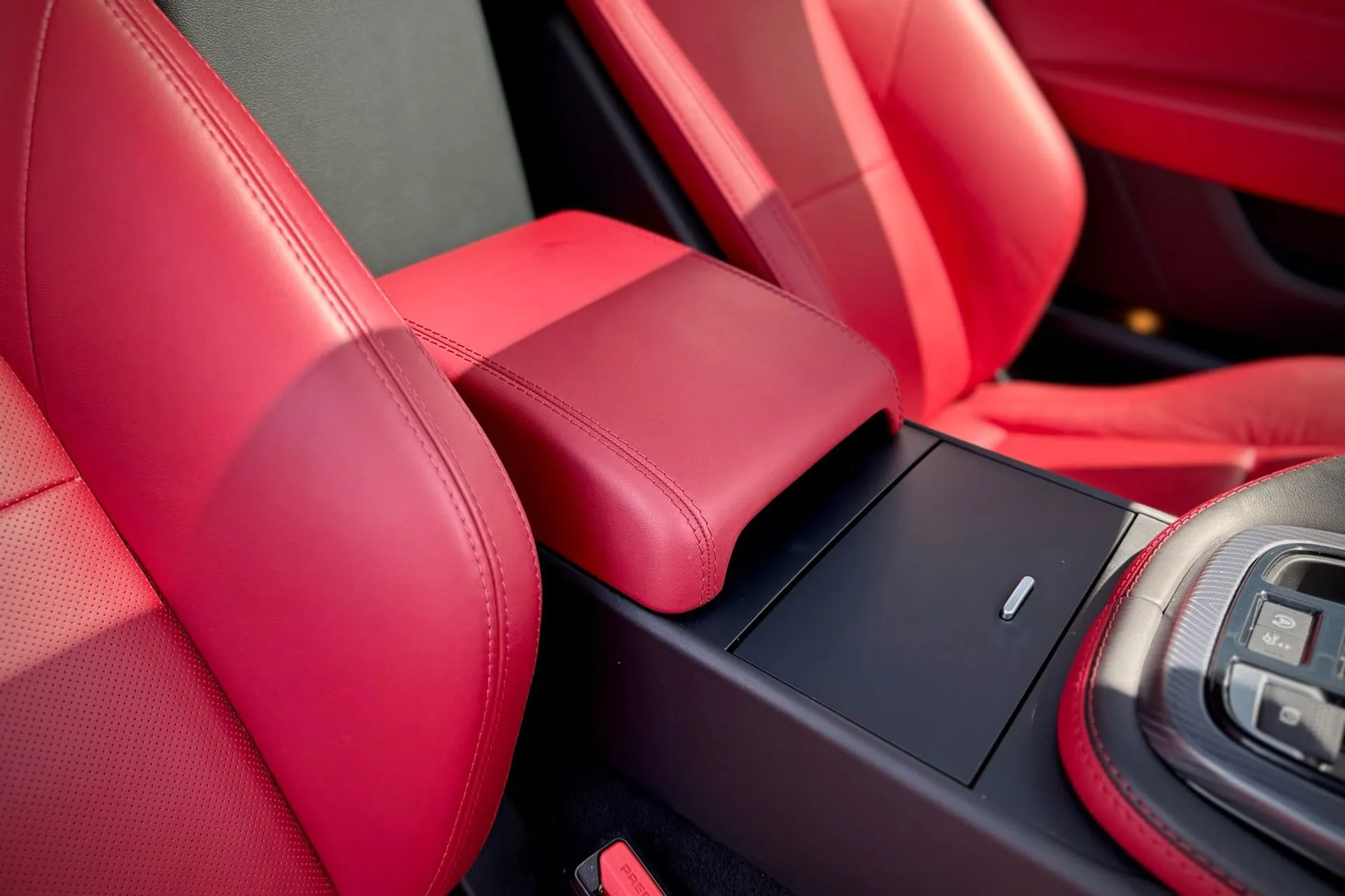 Jaguar F-TYPE thumbnail image number 51
