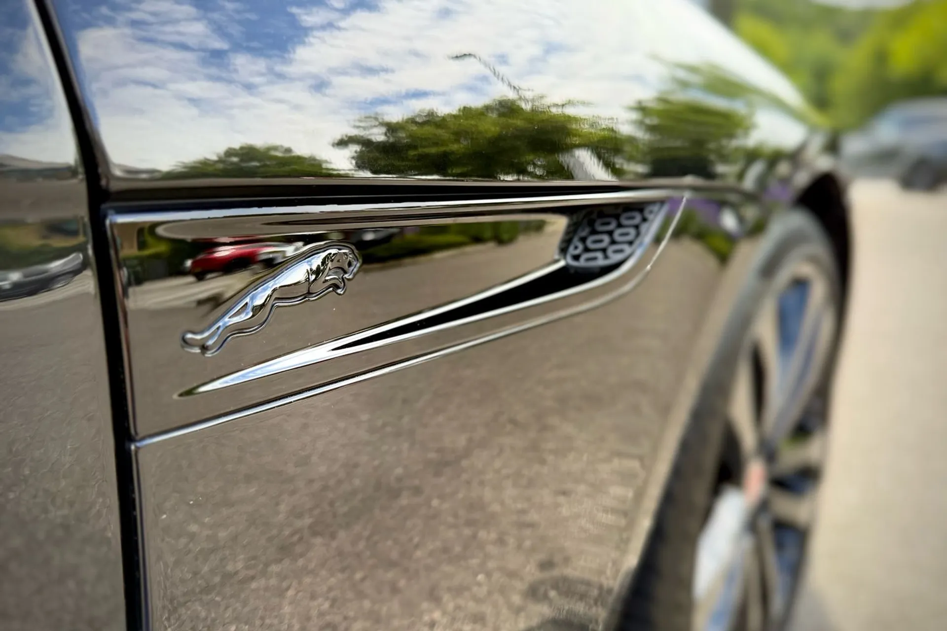 Jaguar F-TYPE thumbnail image number 11