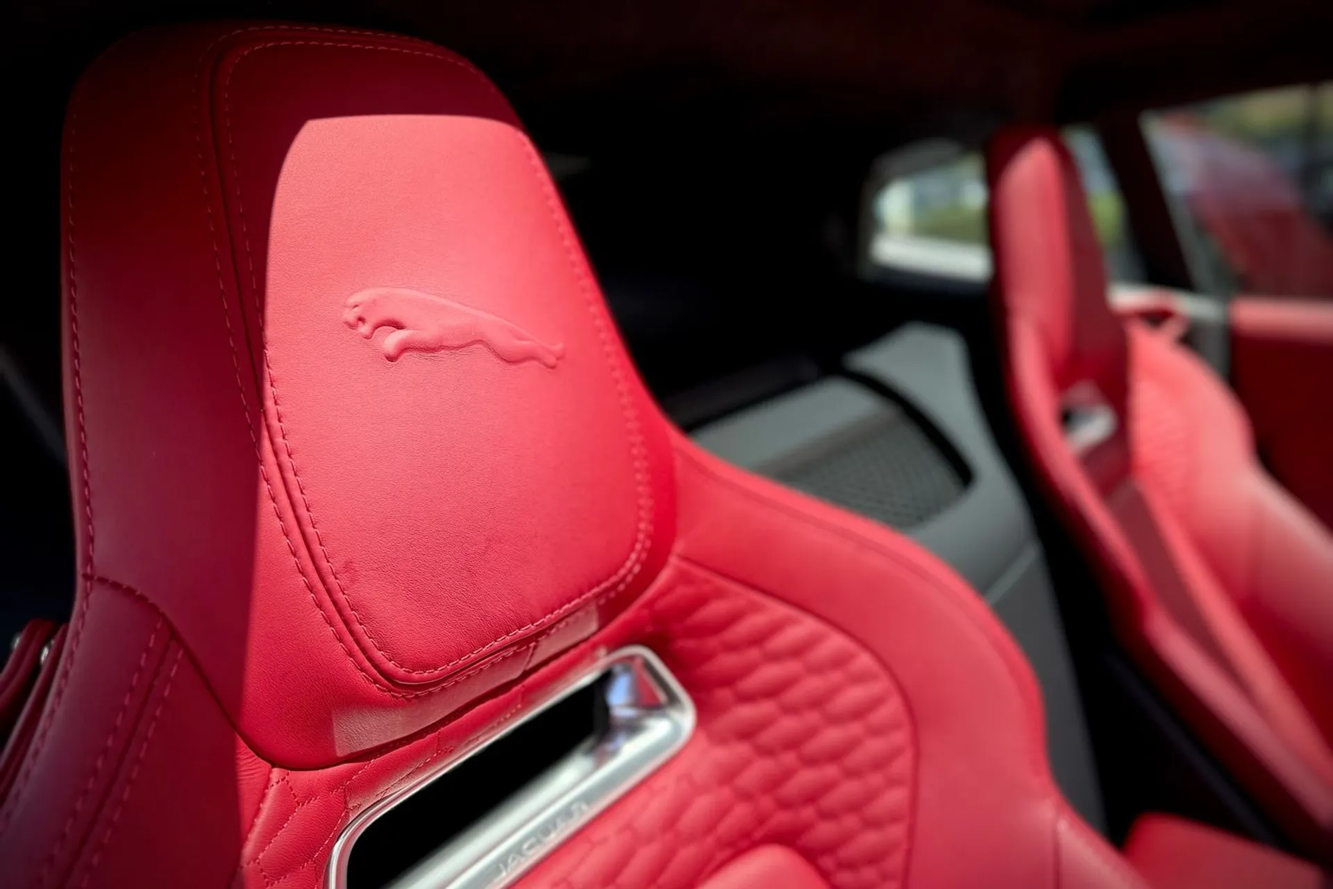 Jaguar F-TYPE thumbnail image number 36