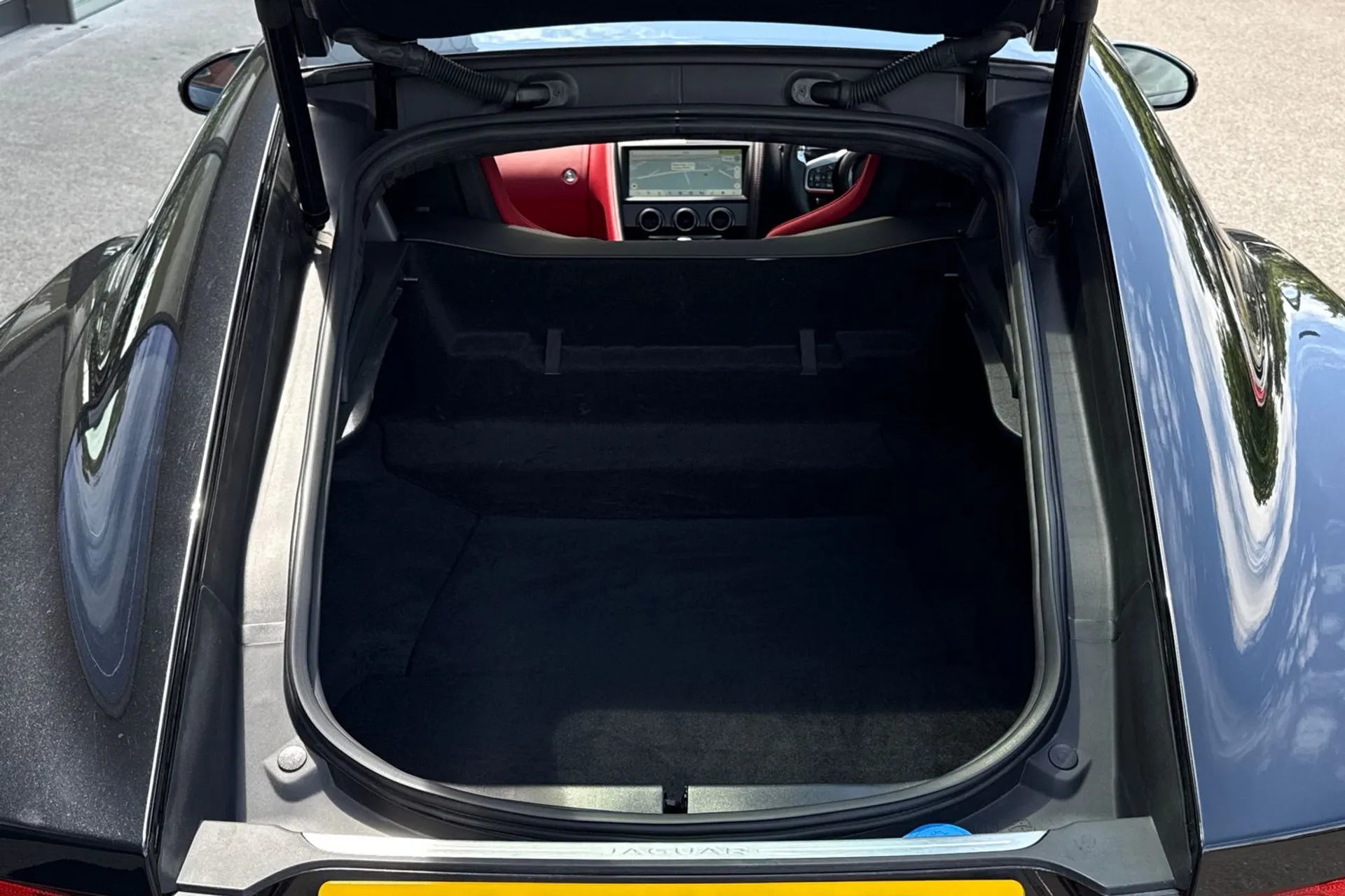 Jaguar F-TYPE thumbnail image number 34