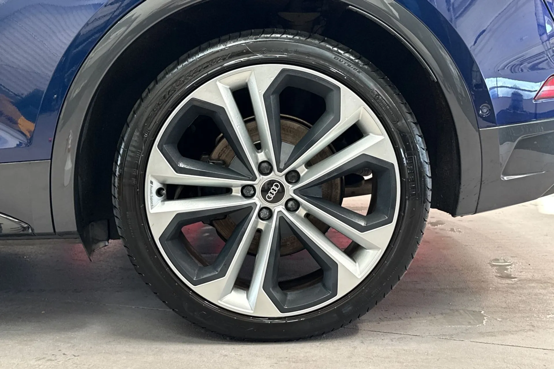 Audi Q5 thumbnail image number 12