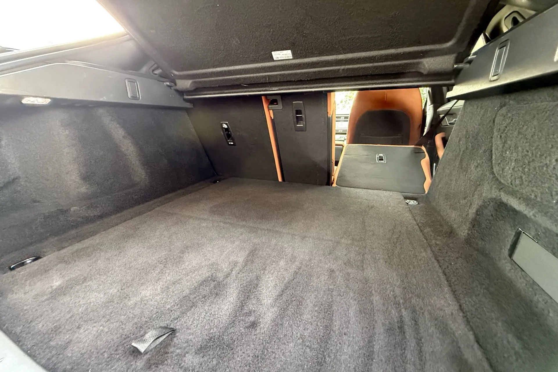 Jaguar I-PACE thumbnail image number 44