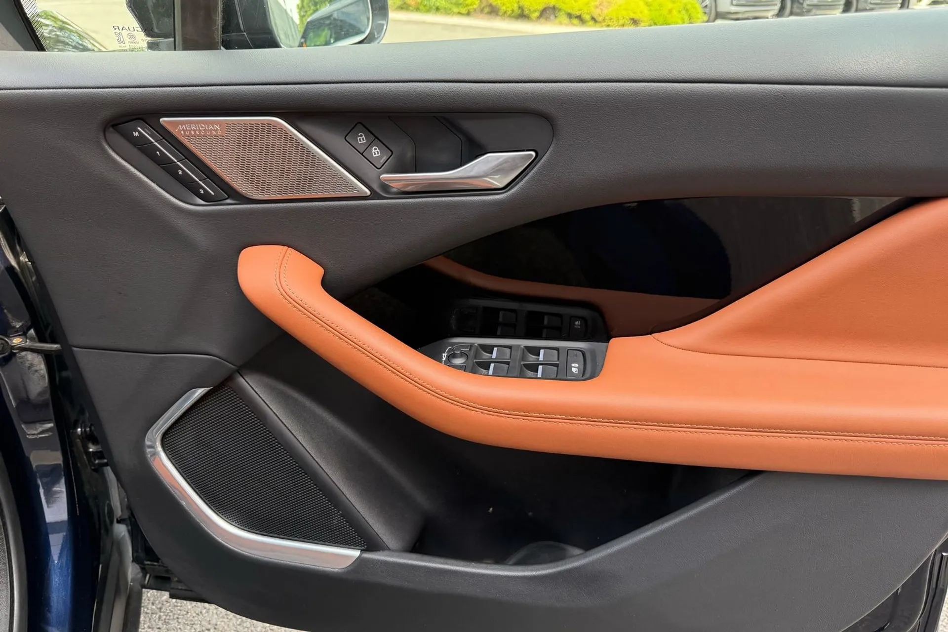 Jaguar I-PACE thumbnail image number 52