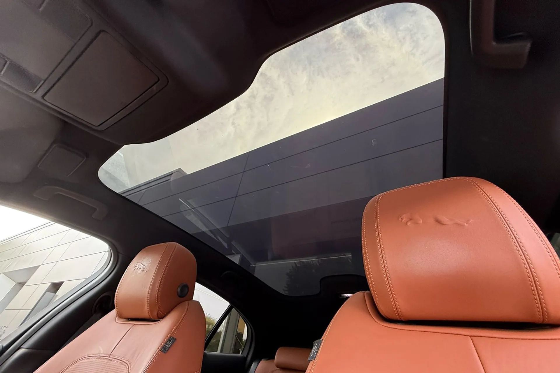 Jaguar I-PACE thumbnail image number 4