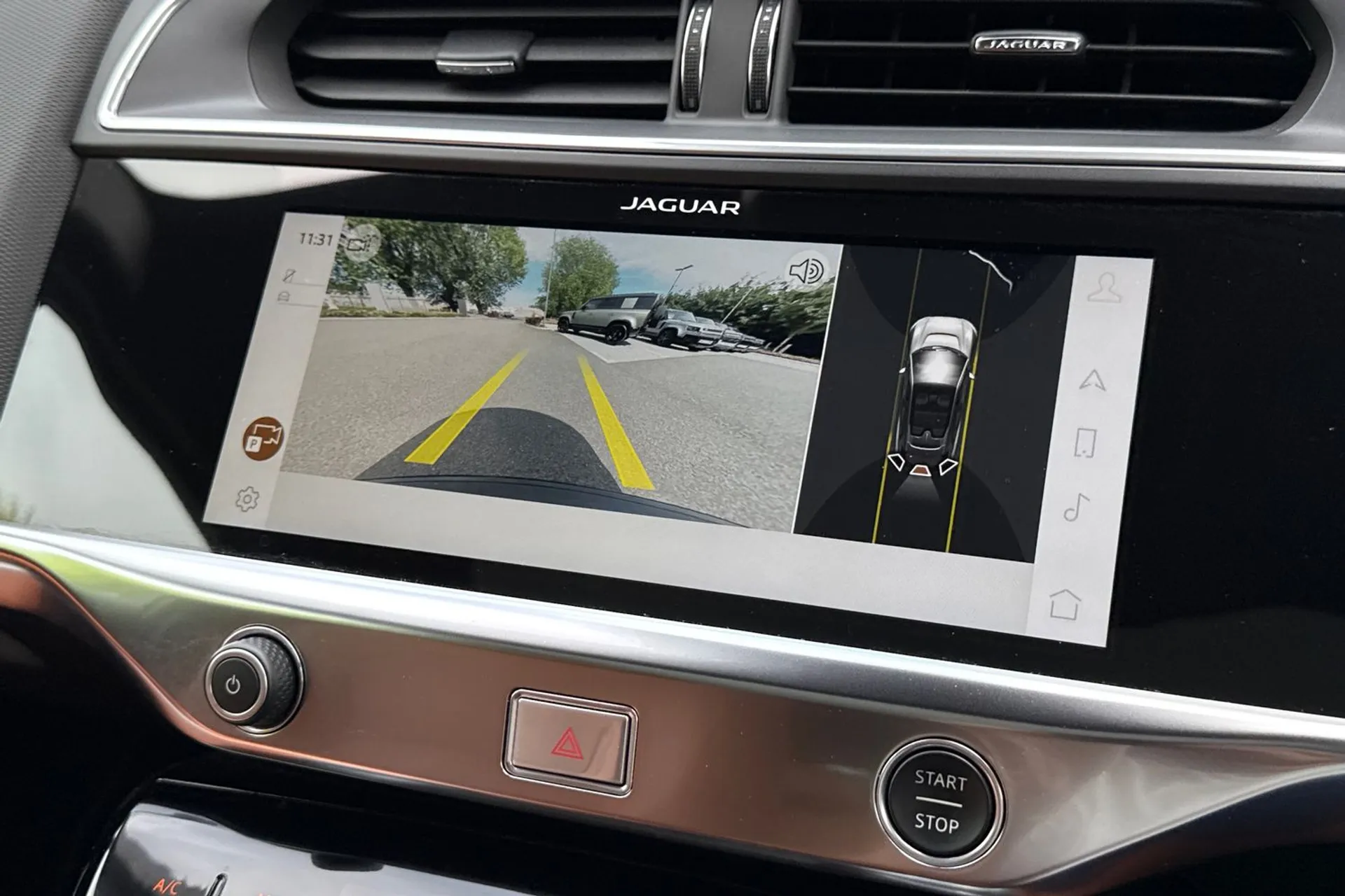 Jaguar I-PACE thumbnail image number 5