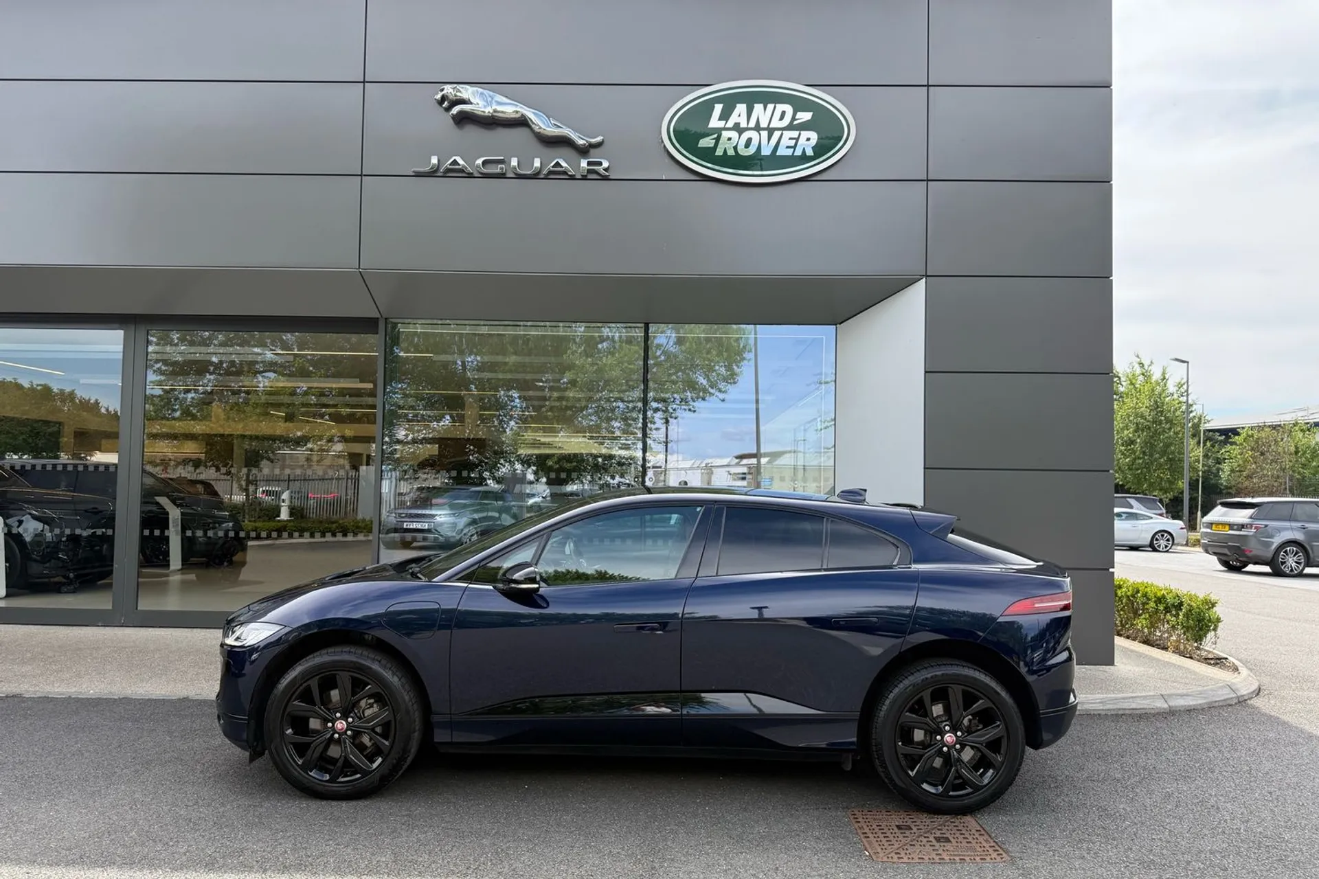 Jaguar I-PACE thumbnail image number 26
