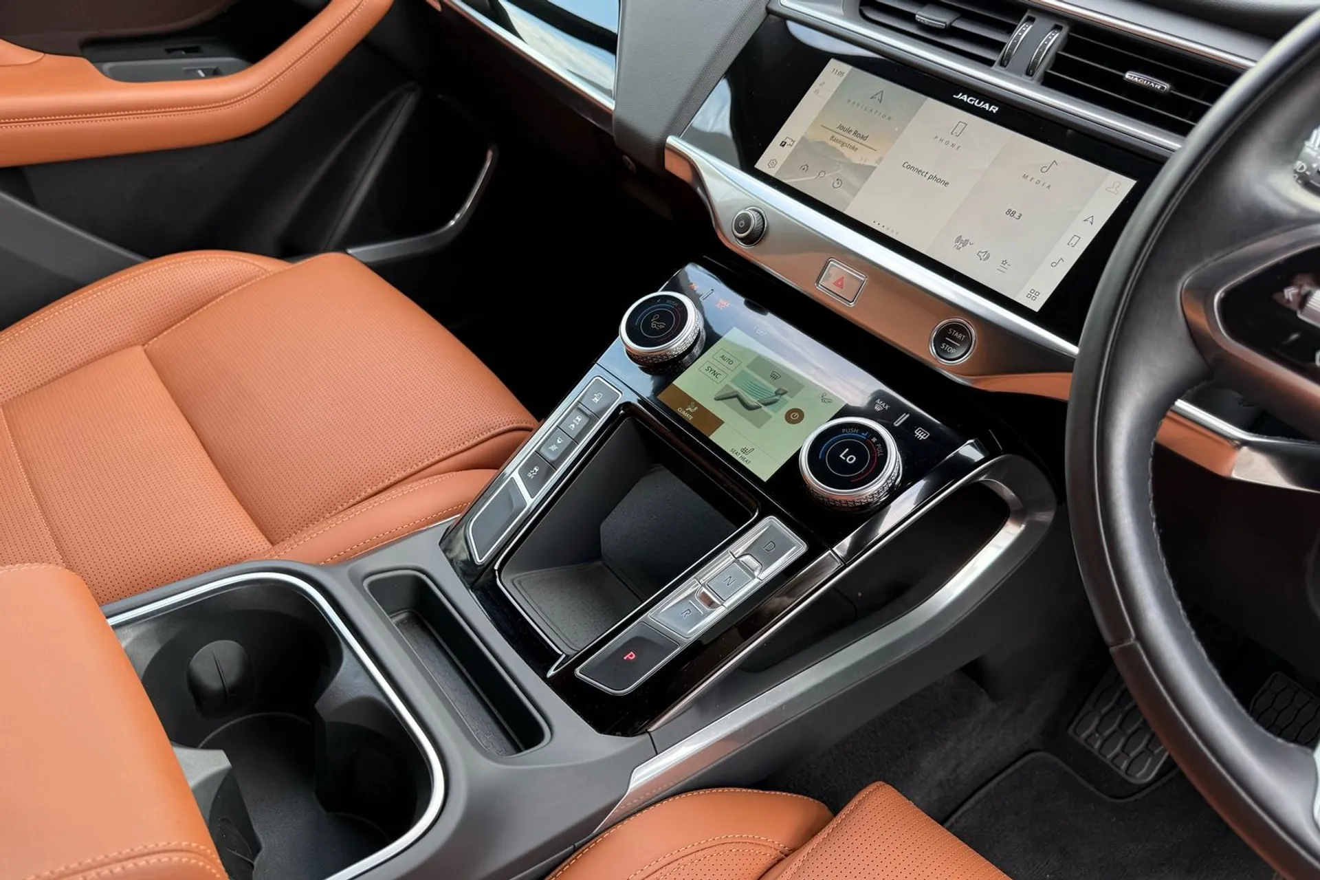 Jaguar I-PACE thumbnail image number 18