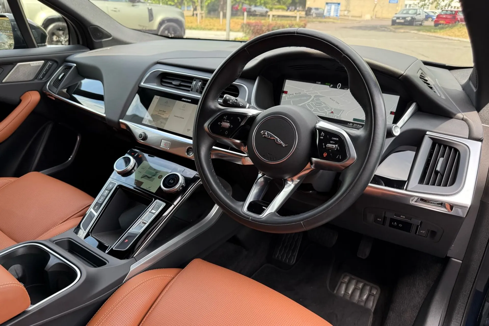 Jaguar I-PACE thumbnail image number 29