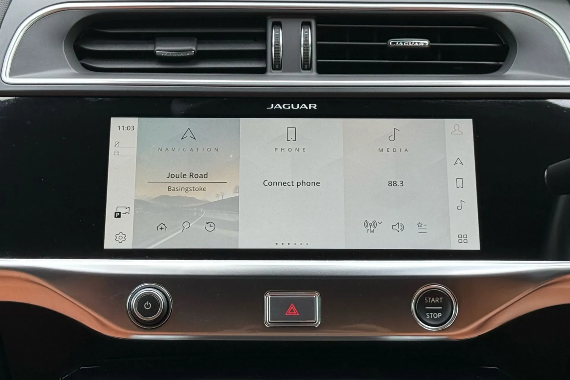 Jaguar I-PACE thumbnail image number 38