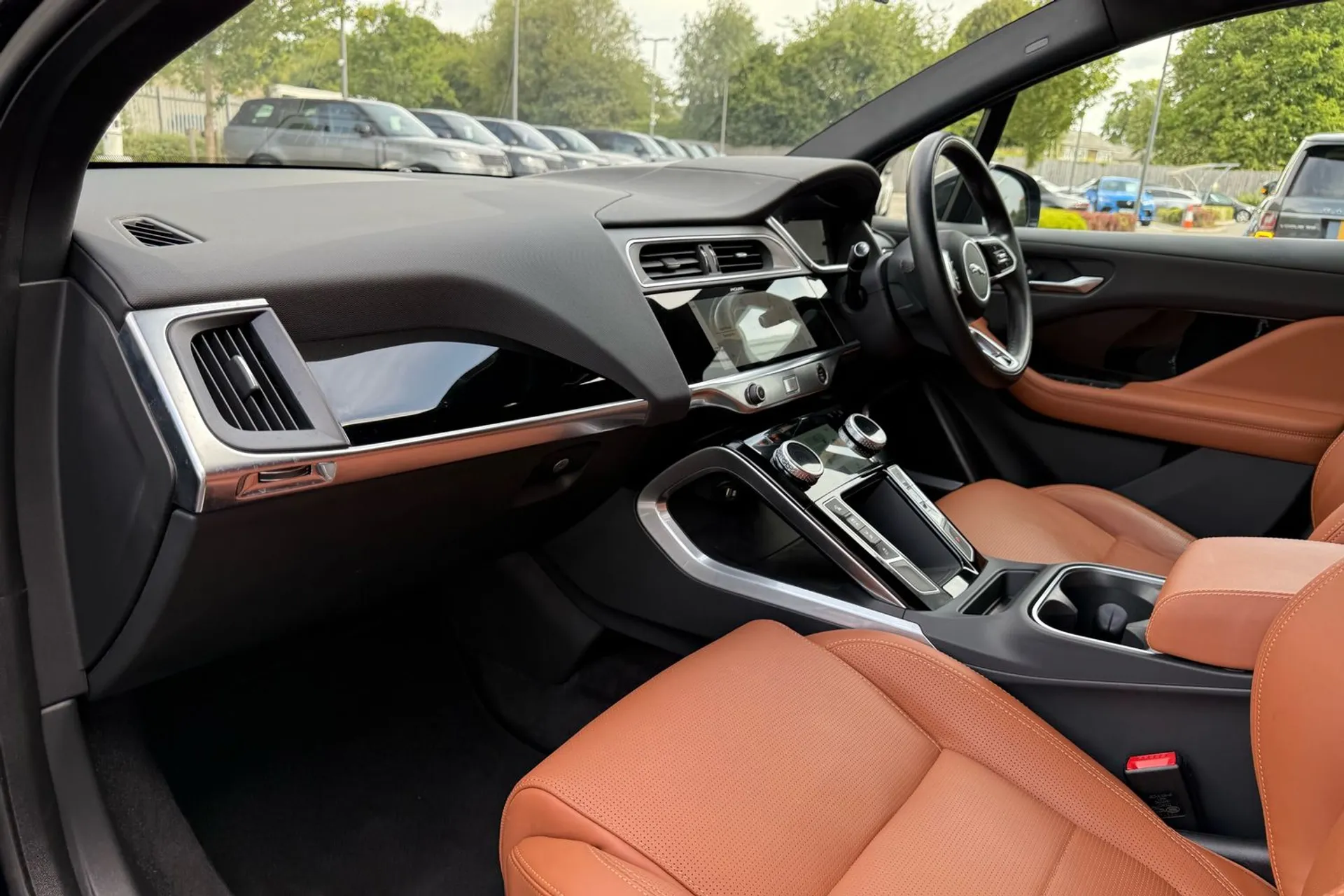 Jaguar I-PACE thumbnail image number 49