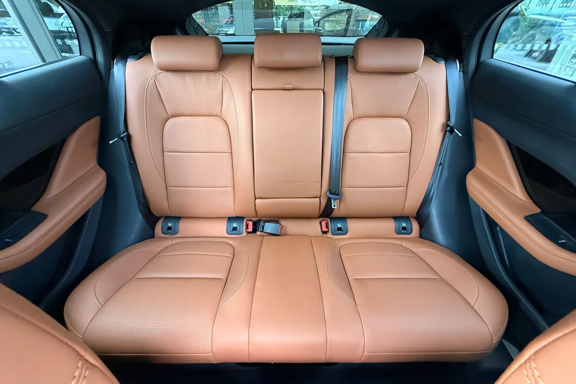 Jaguar I-PACE thumbnail image number 11