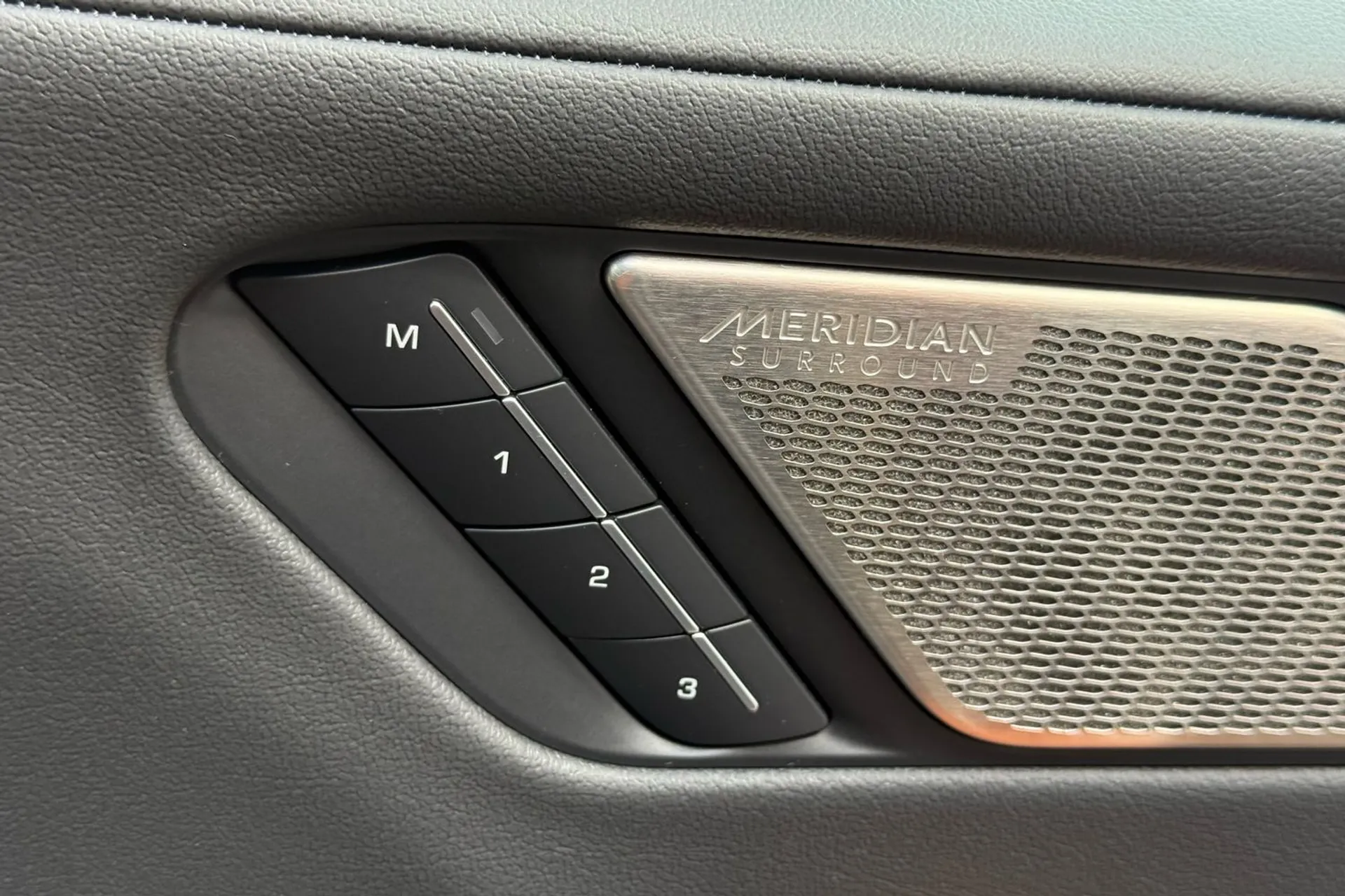 Jaguar I-PACE thumbnail image number 20