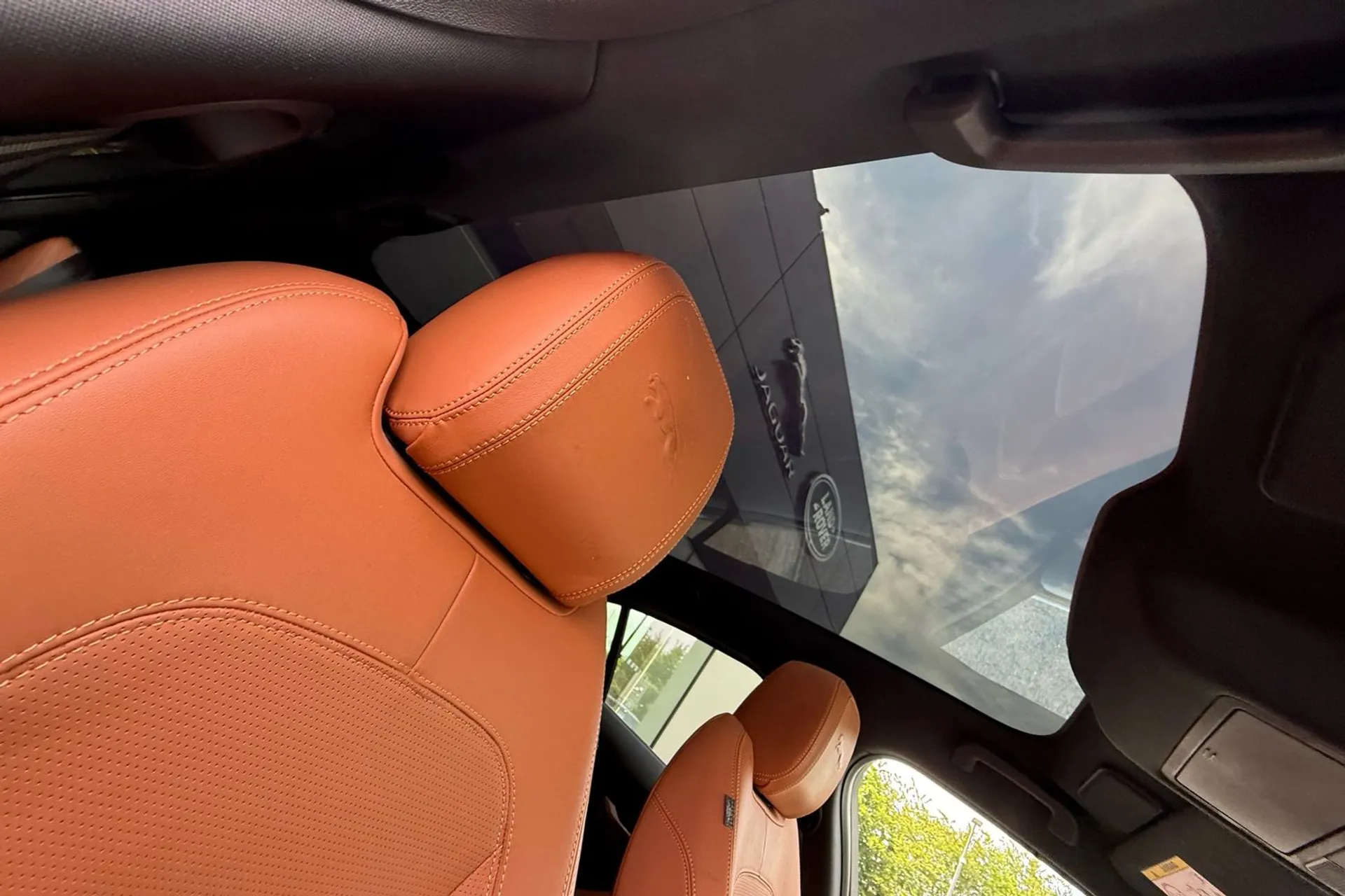Jaguar I-PACE thumbnail image number 35