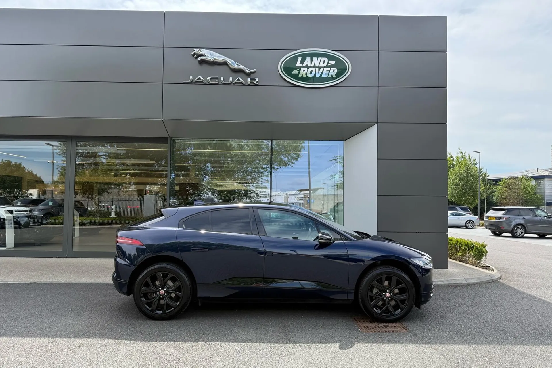 Jaguar I-PACE thumbnail image number 2