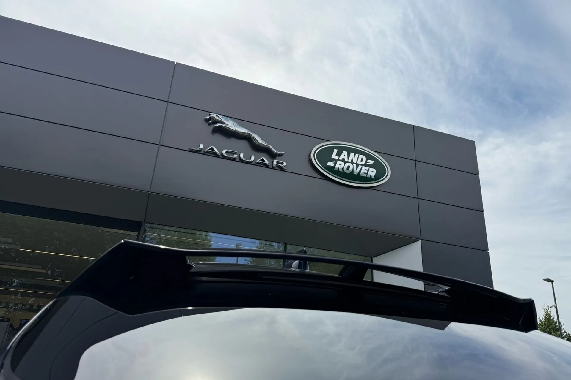 Jaguar I-PACE thumbnail image number 32