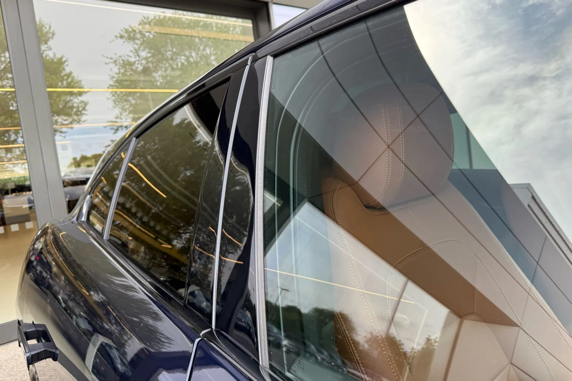 Jaguar I-PACE thumbnail image number 24