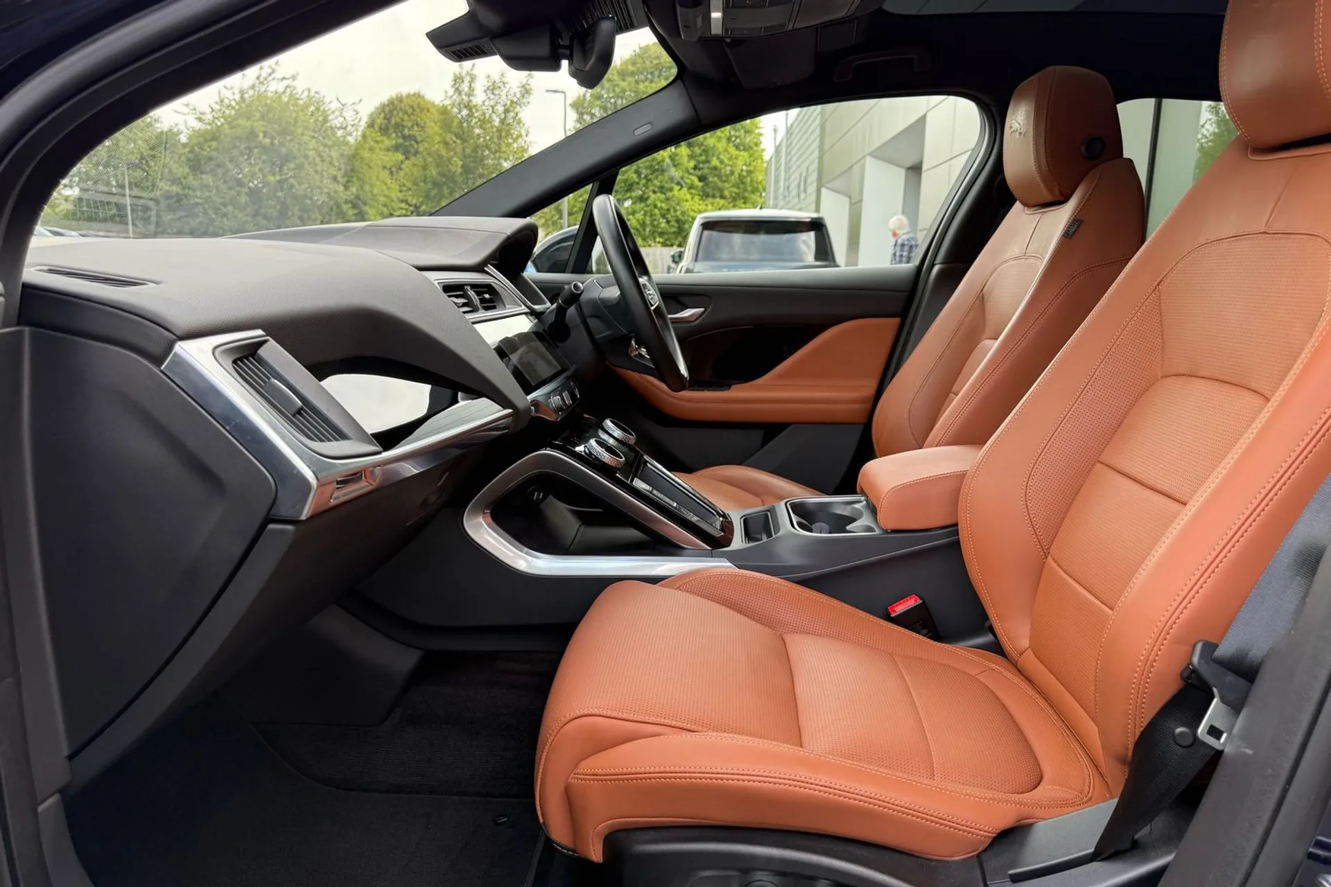 Jaguar I-PACE thumbnail image number 10