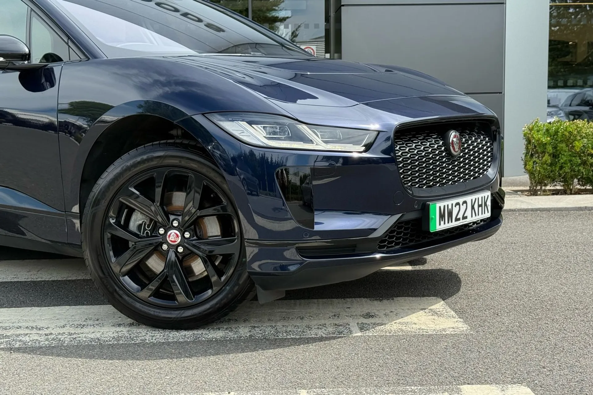 Jaguar I-PACE thumbnail image number 30