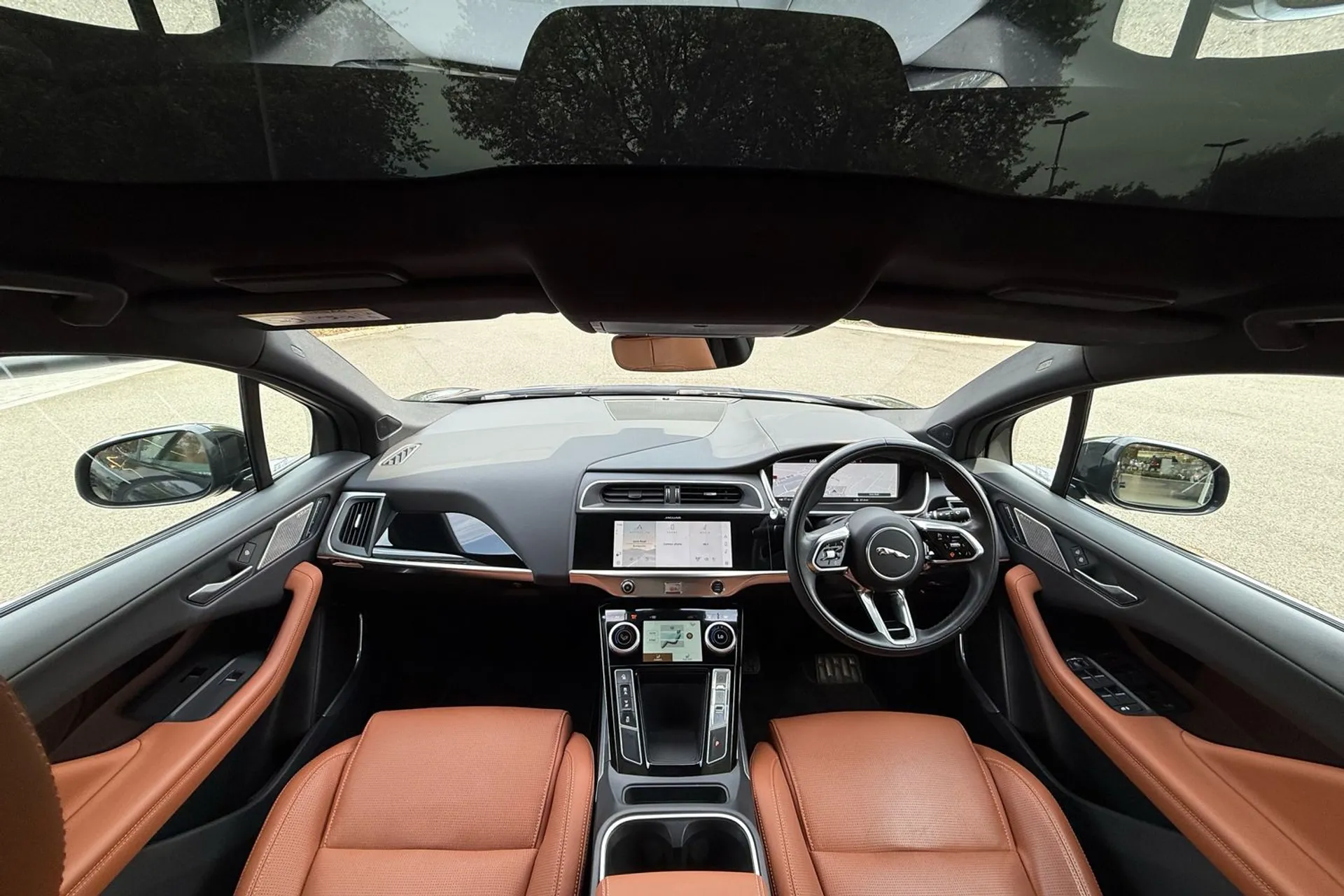 Jaguar I-PACE thumbnail image number 3