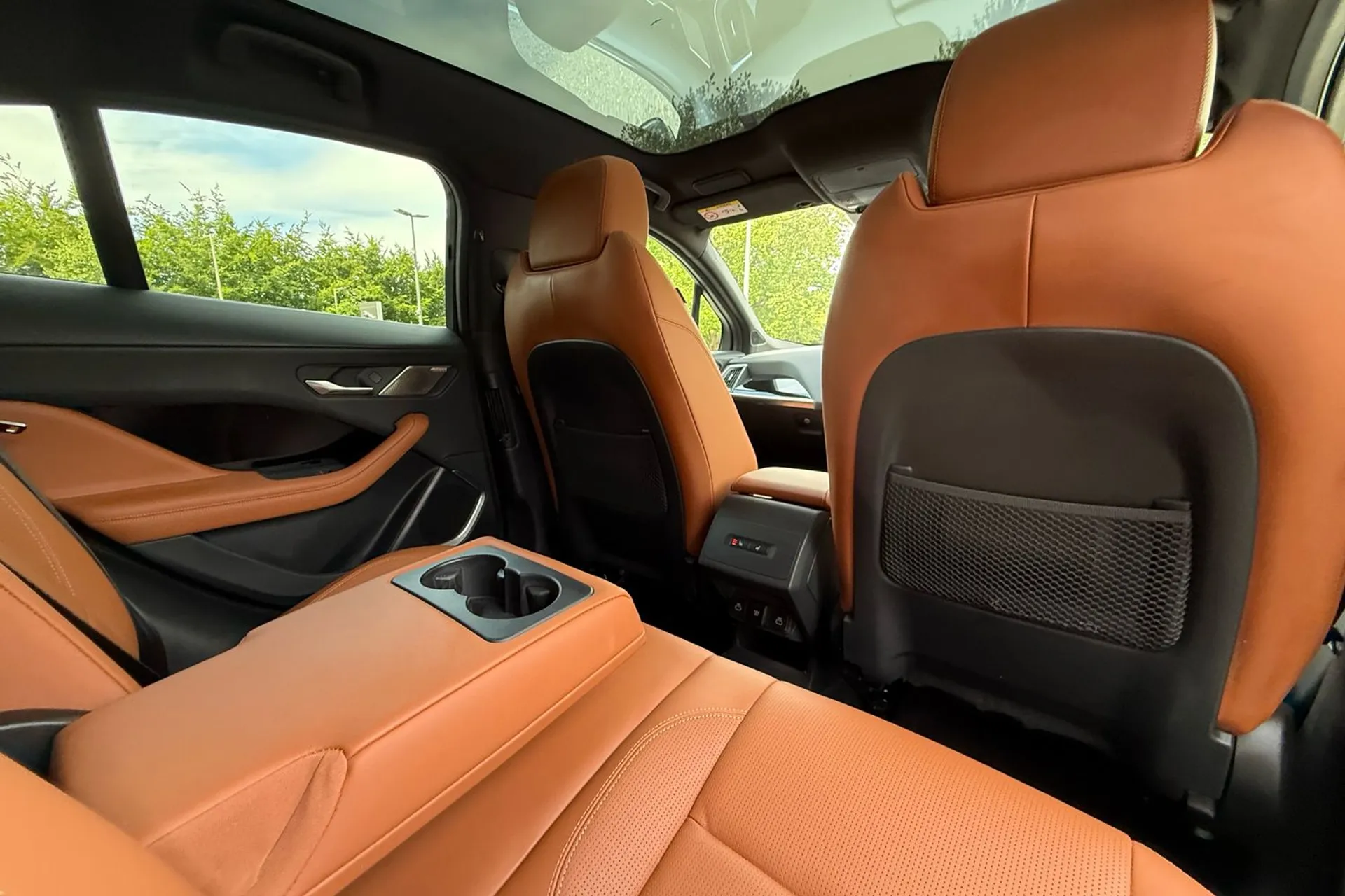 Jaguar I-PACE thumbnail image number 43