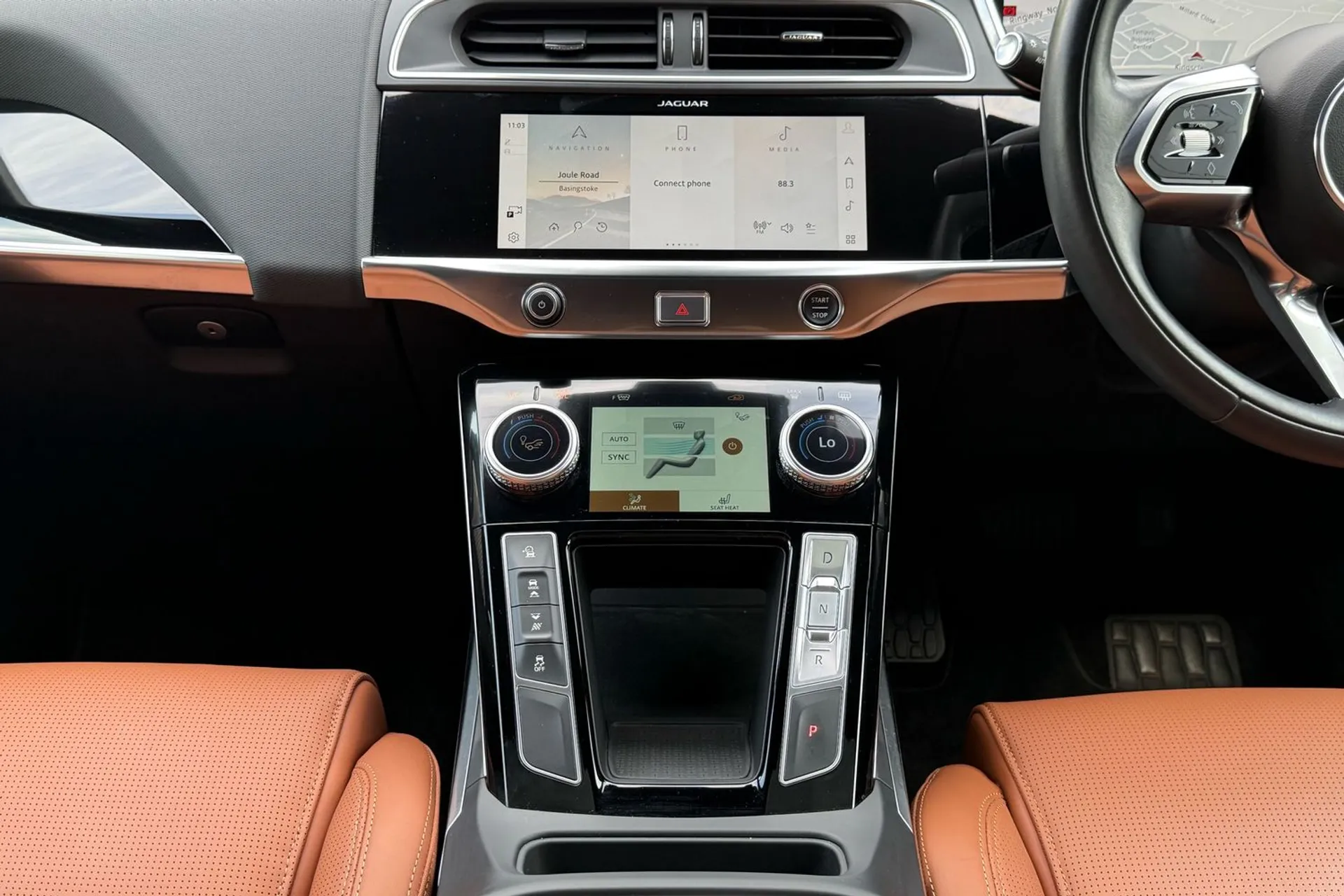 Jaguar I-PACE thumbnail image number 15
