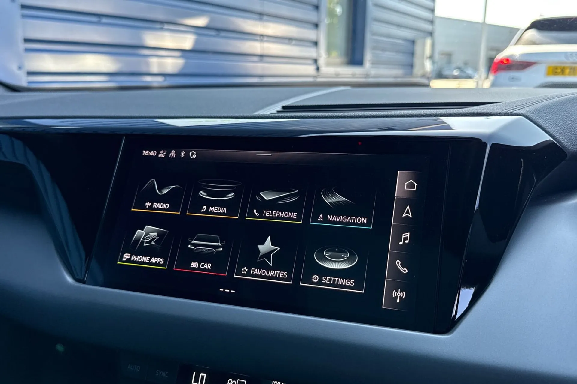 Audi e-tron GT thumbnail image number 35