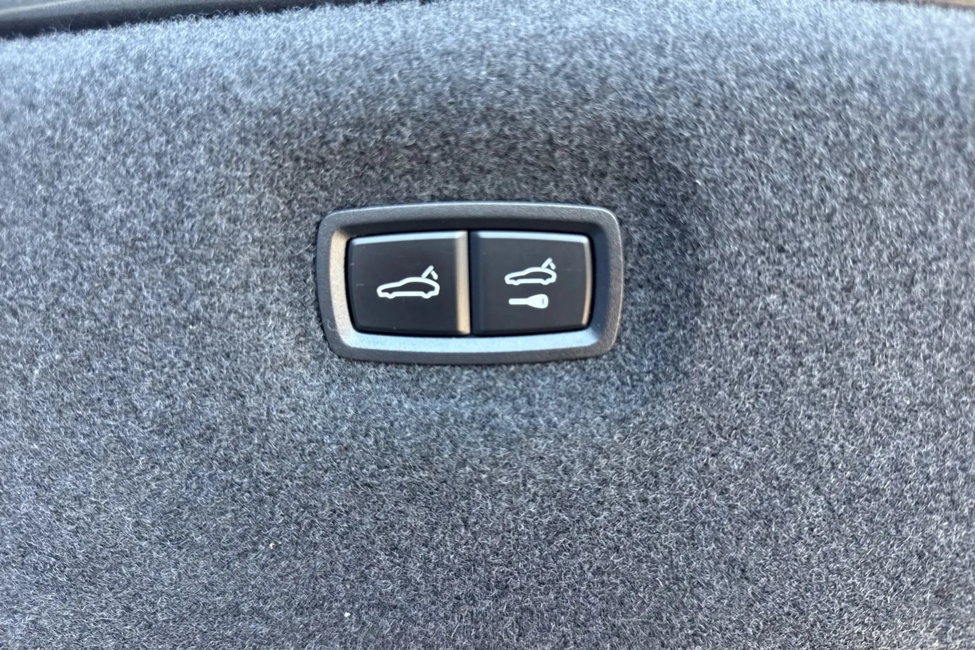 Audi e-tron GT thumbnail image number 19