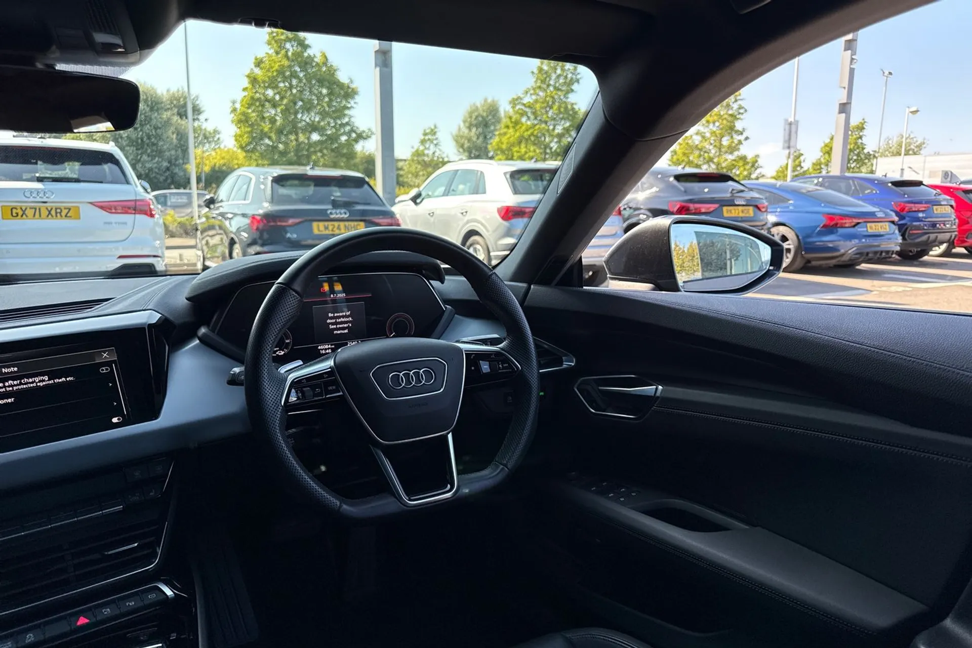 Audi e-tron GT thumbnail image number 37