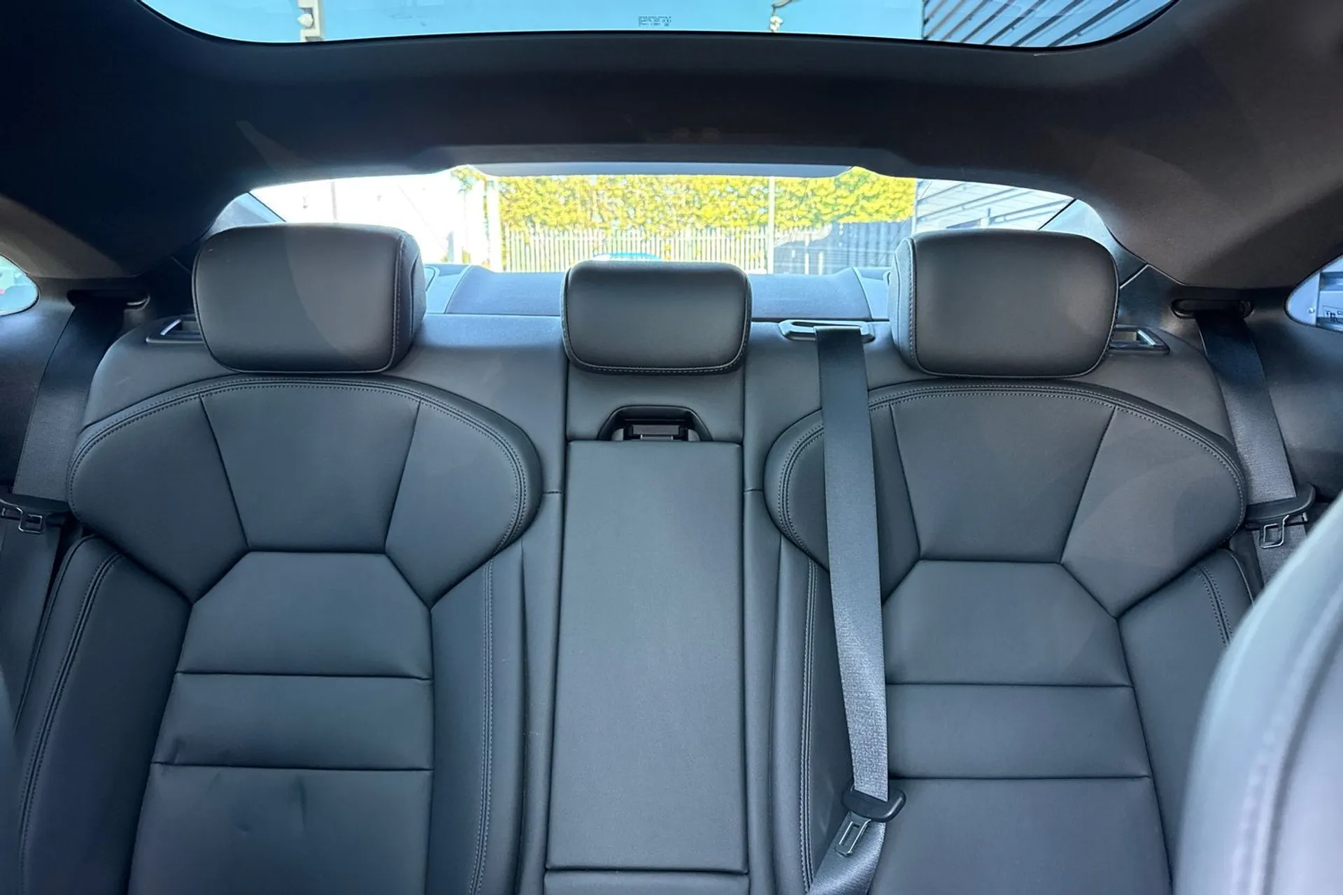 Audi e-tron GT thumbnail image number 34
