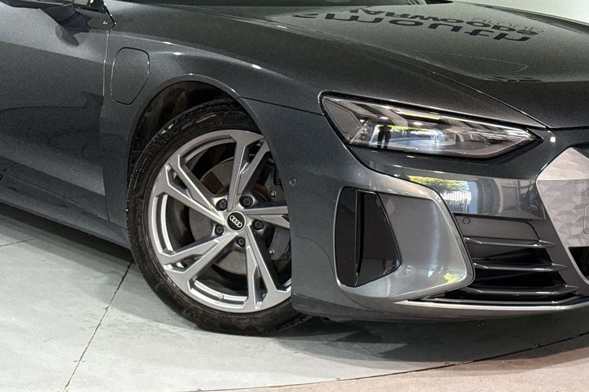 Audi e-tron GT thumbnail image number 9