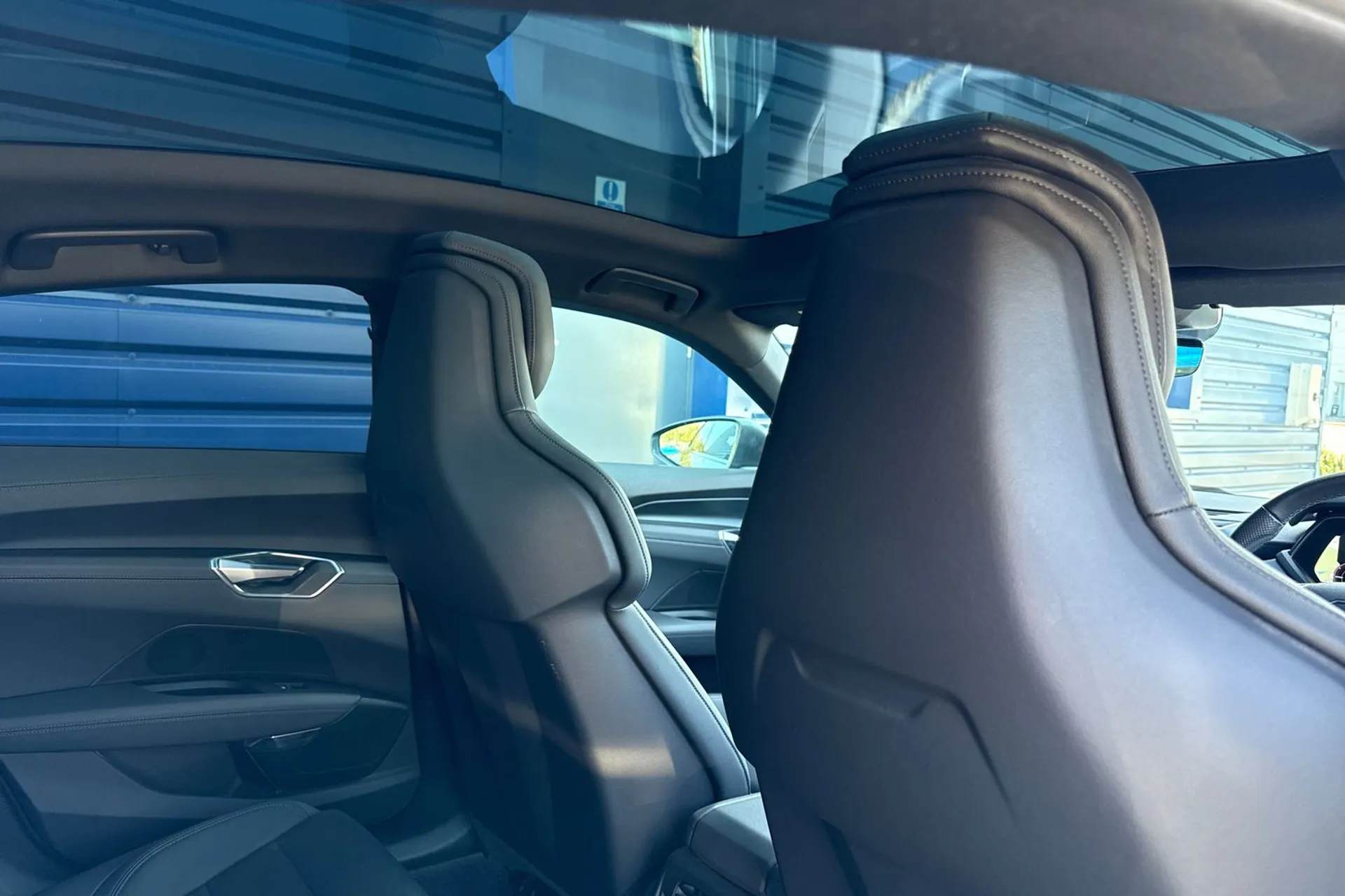 Audi e-tron GT thumbnail image number 23